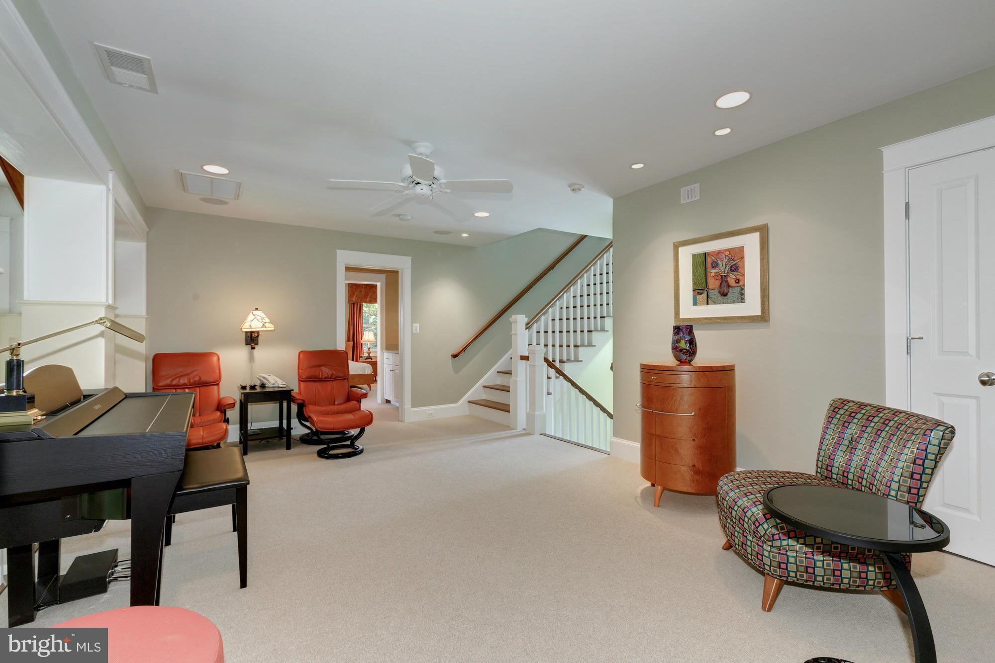 COUNTRY CLUB HILLS - Residential