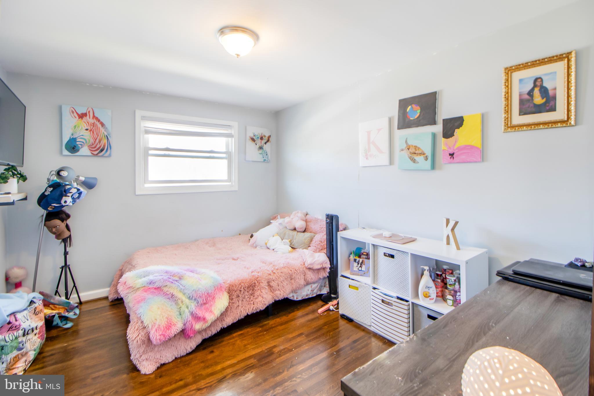 HOLLY PARK - Residential