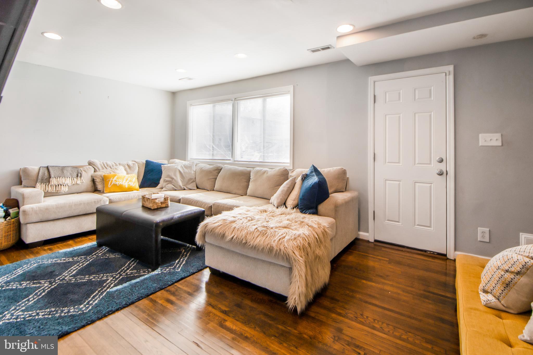 HOLLY PARK - Residential