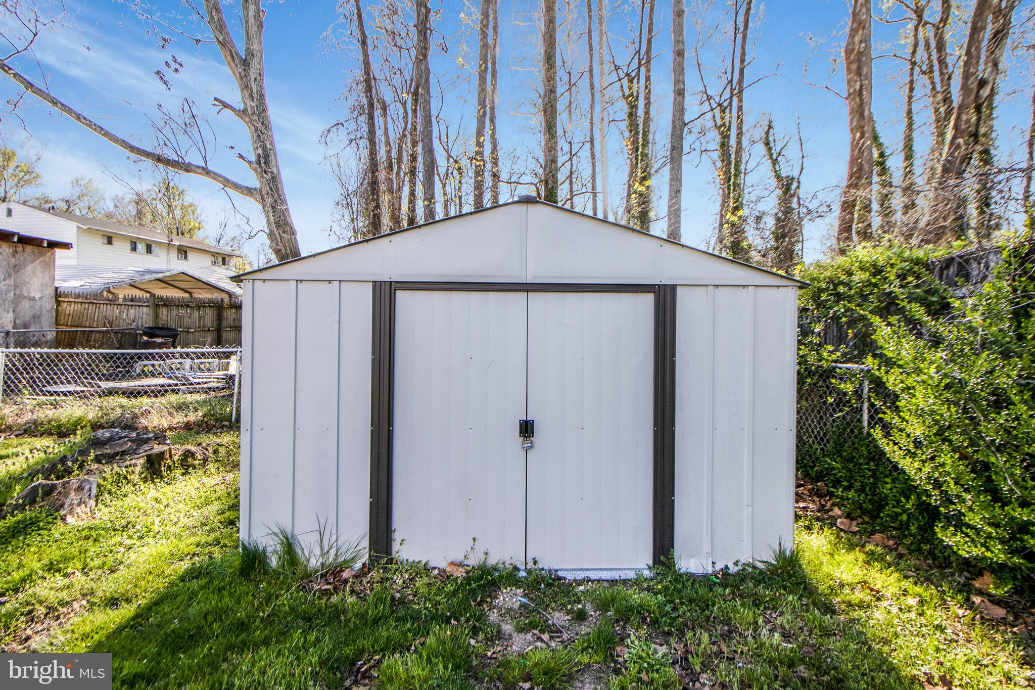 HOLLY PARK - Residential