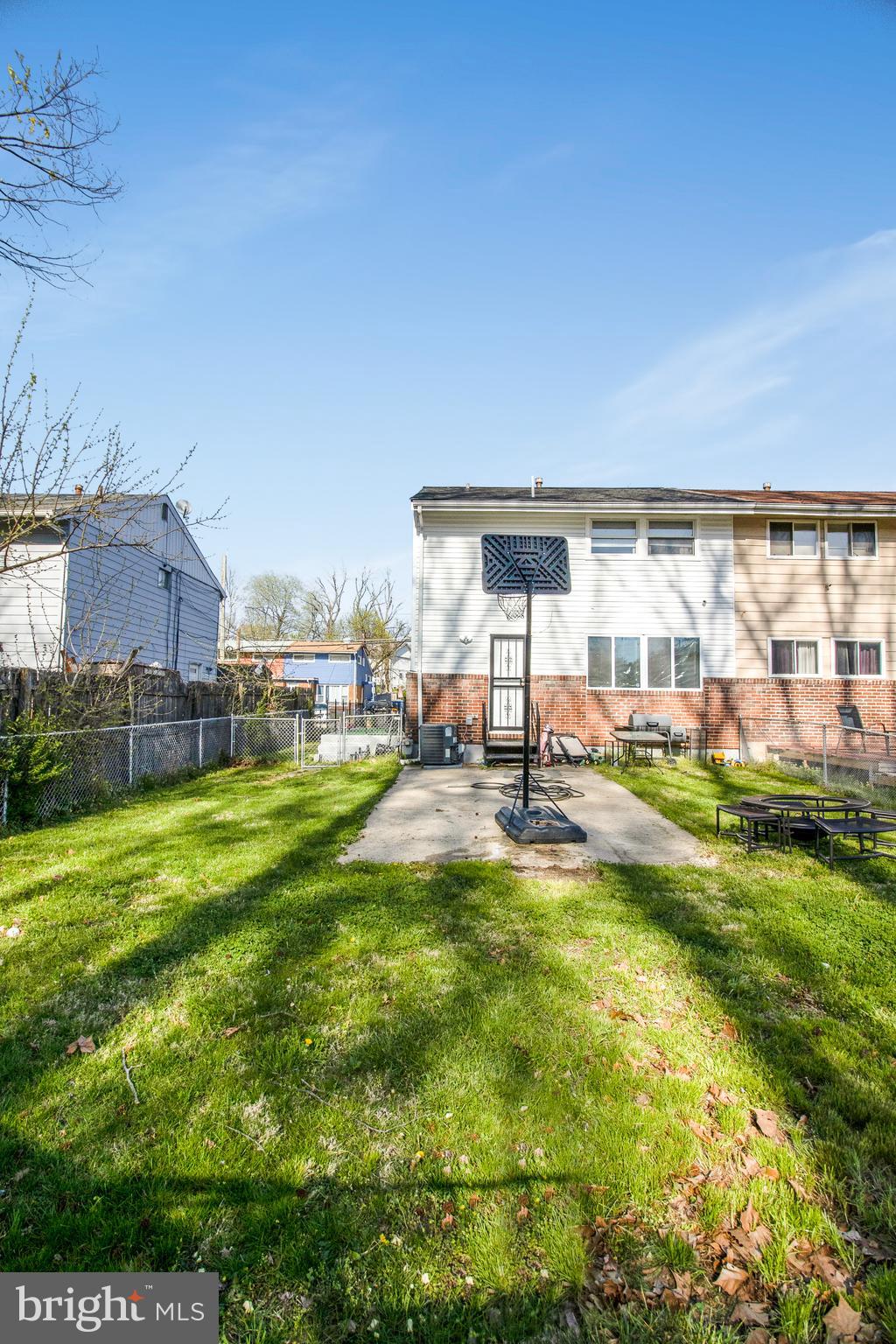 HOLLY PARK - Residential