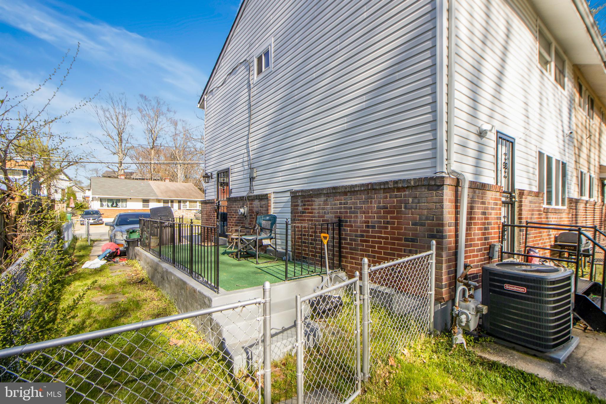 HOLLY PARK - Residential