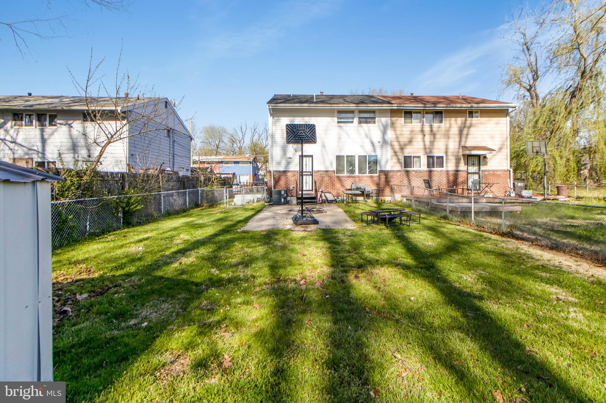 HOLLY PARK - Residential