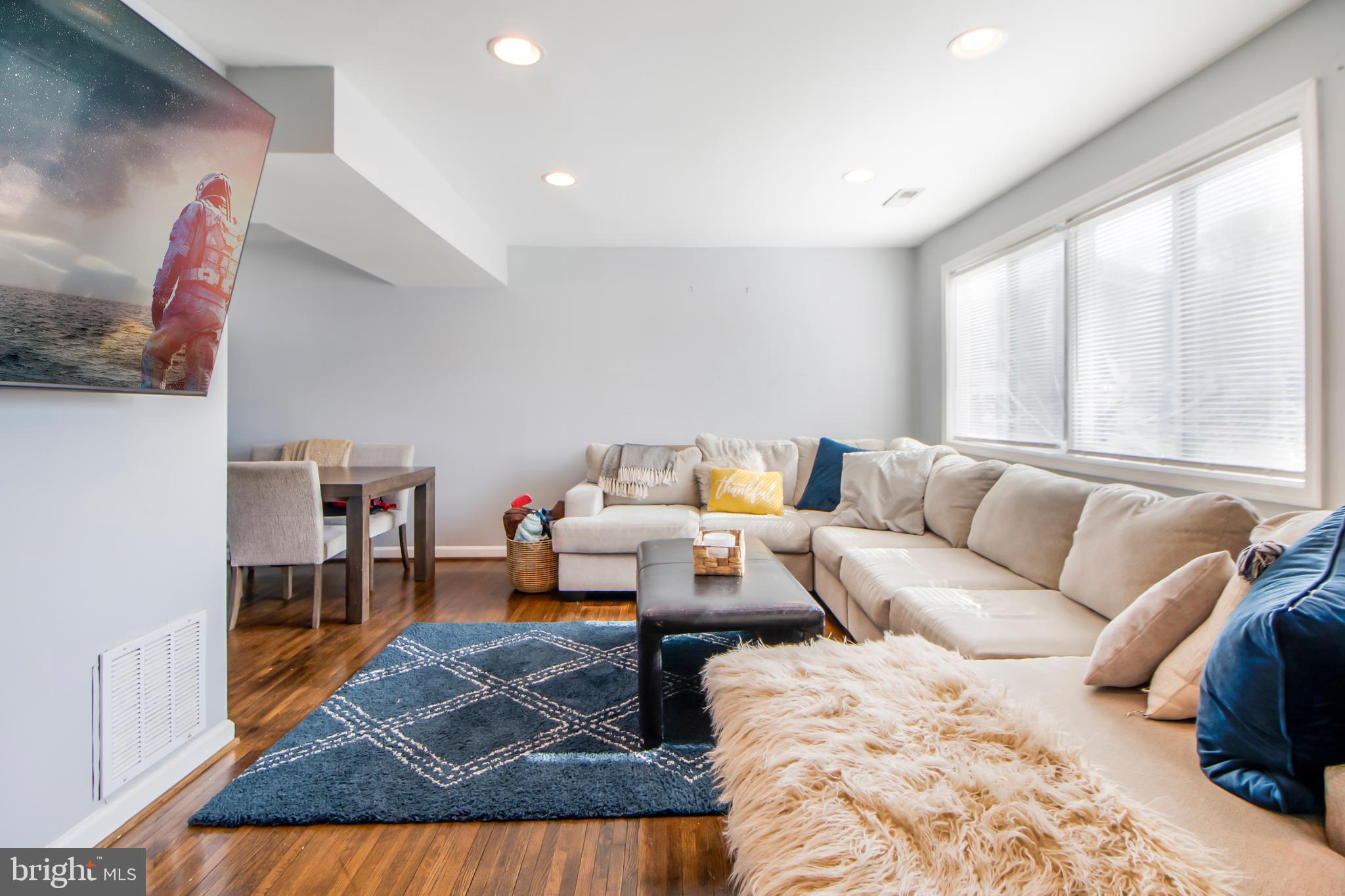 HOLLY PARK - Residential