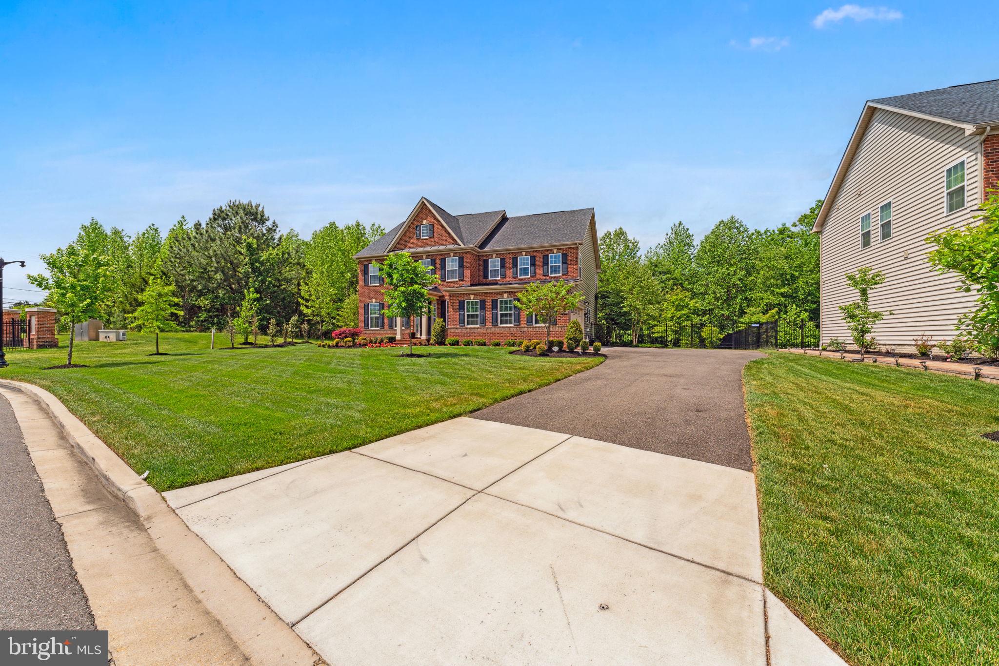 803 REXFORD WAY
