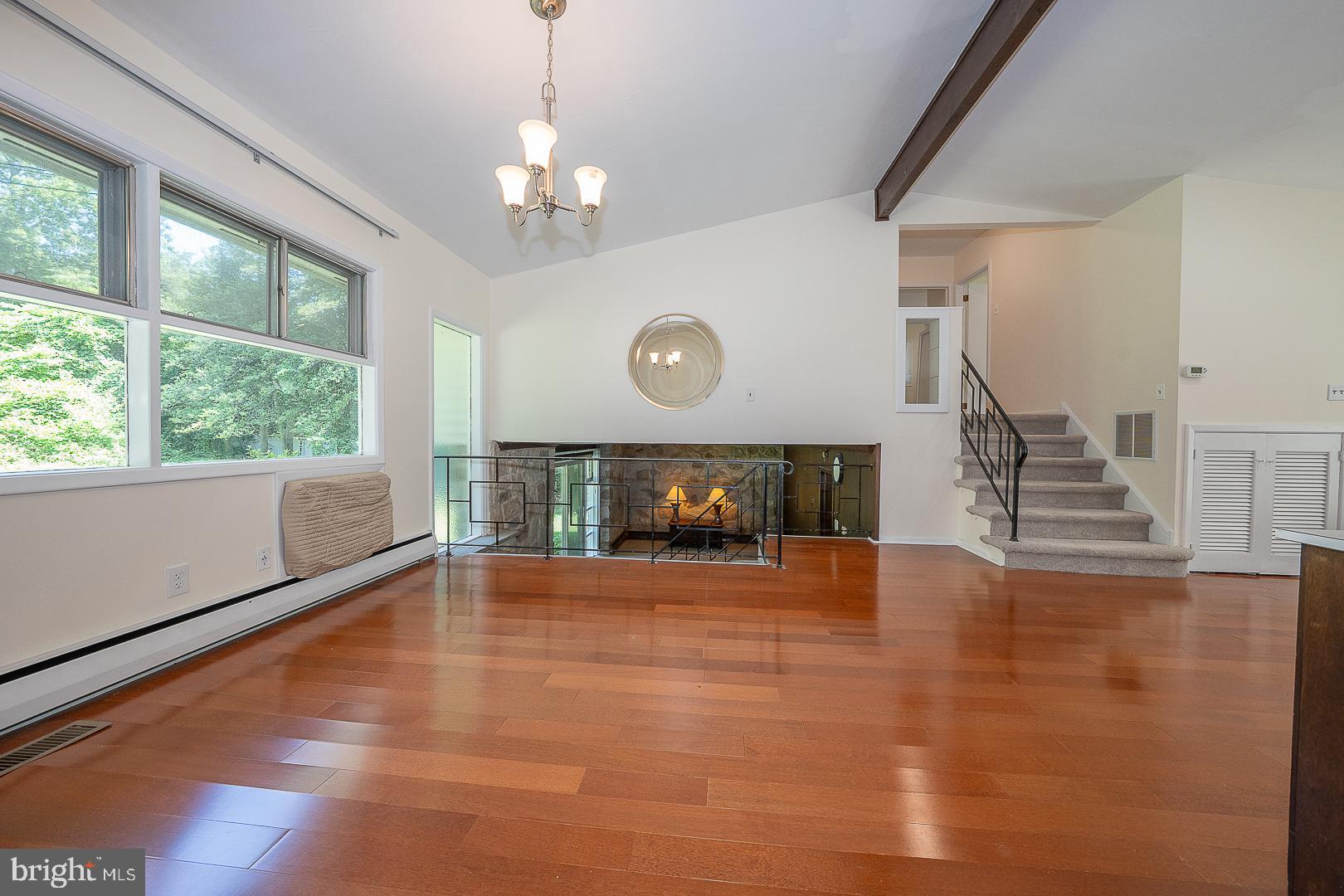 EXECUTIVE ESTATES - Residential