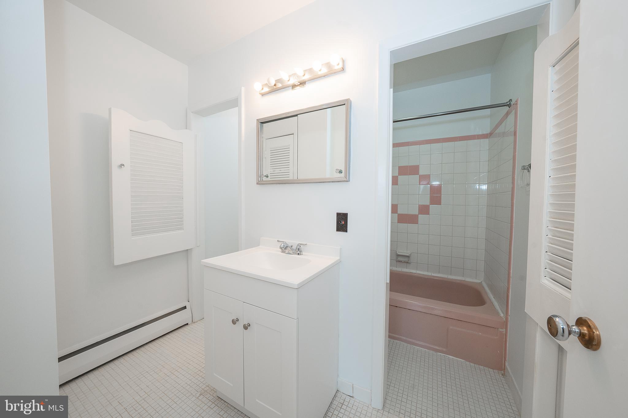 EXECUTIVE ESTATES - Residential