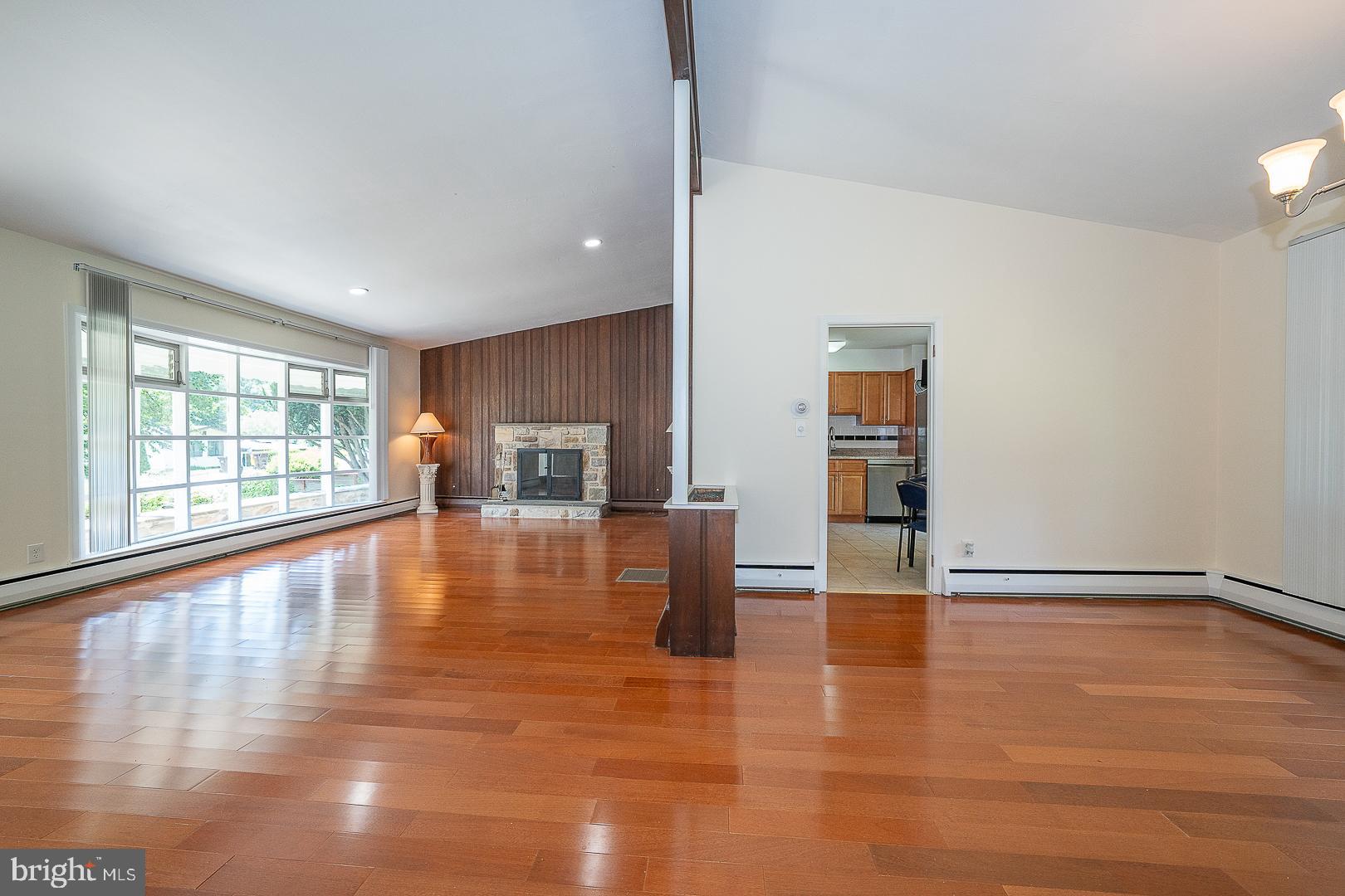 EXECUTIVE ESTATES - Residential