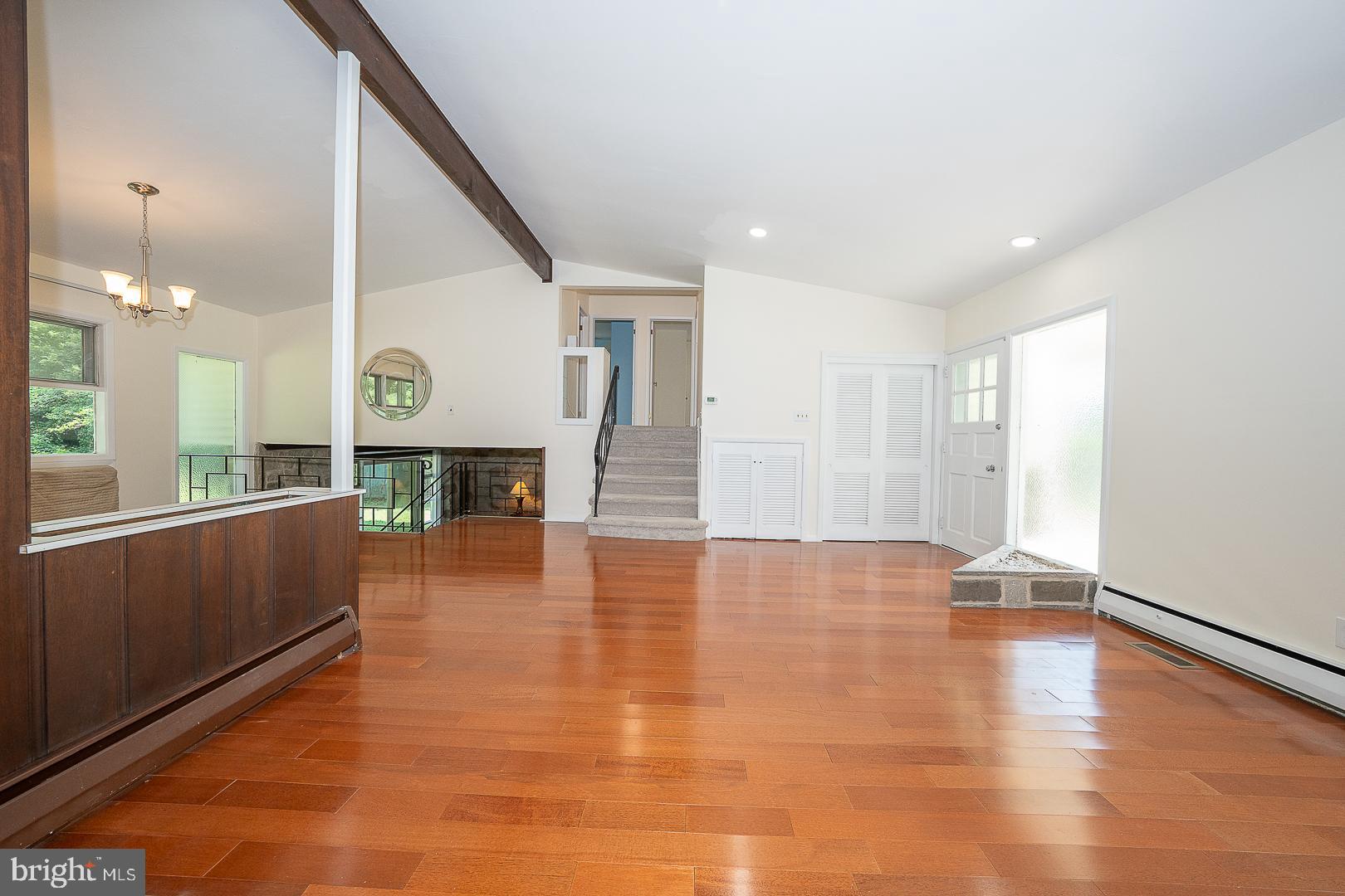 EXECUTIVE ESTATES - Residential