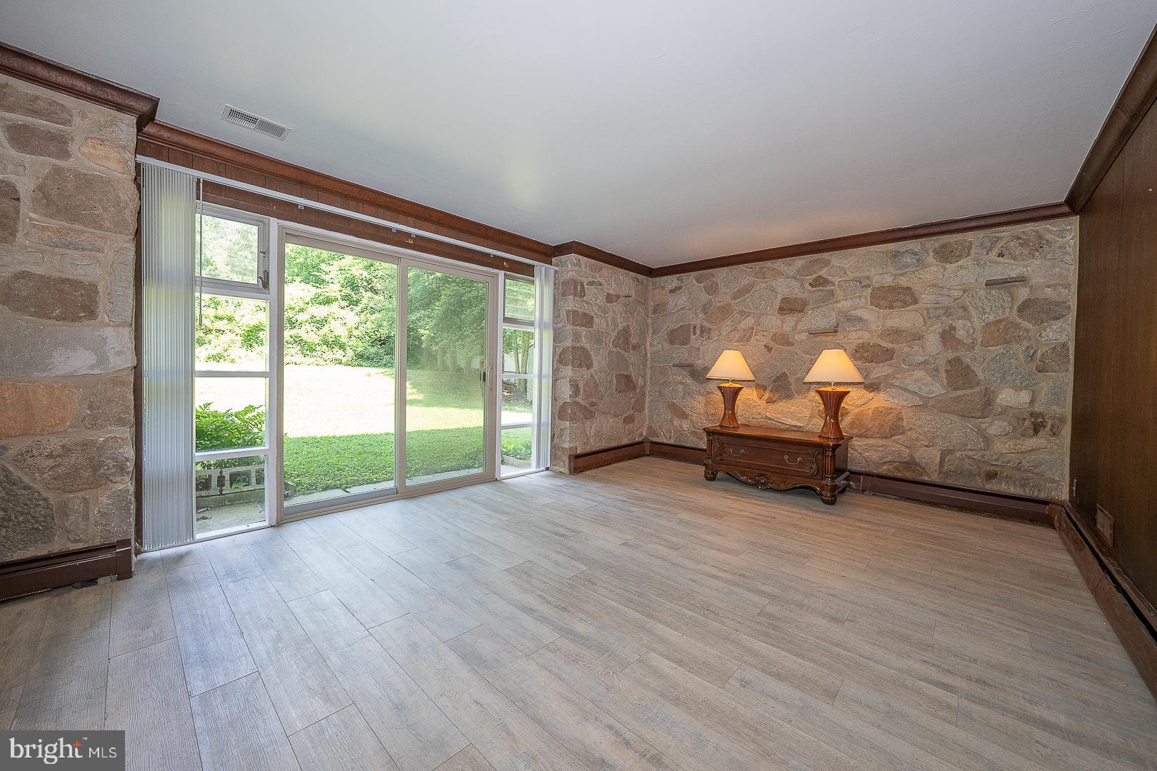 EXECUTIVE ESTATES - Residential