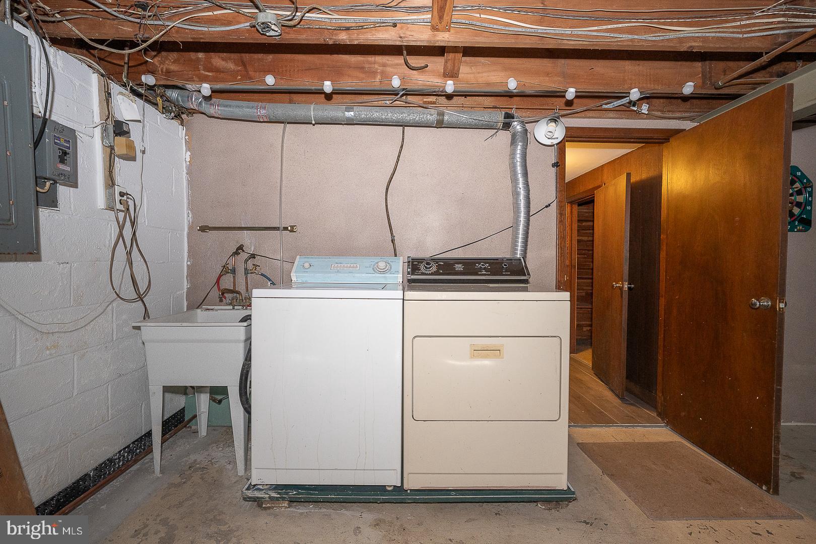 EXECUTIVE ESTATES - Residential