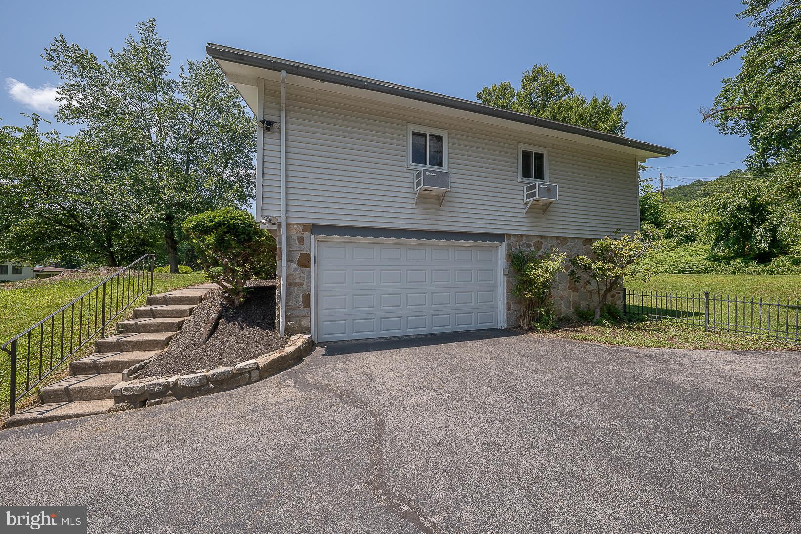 EXECUTIVE ESTATES - Residential