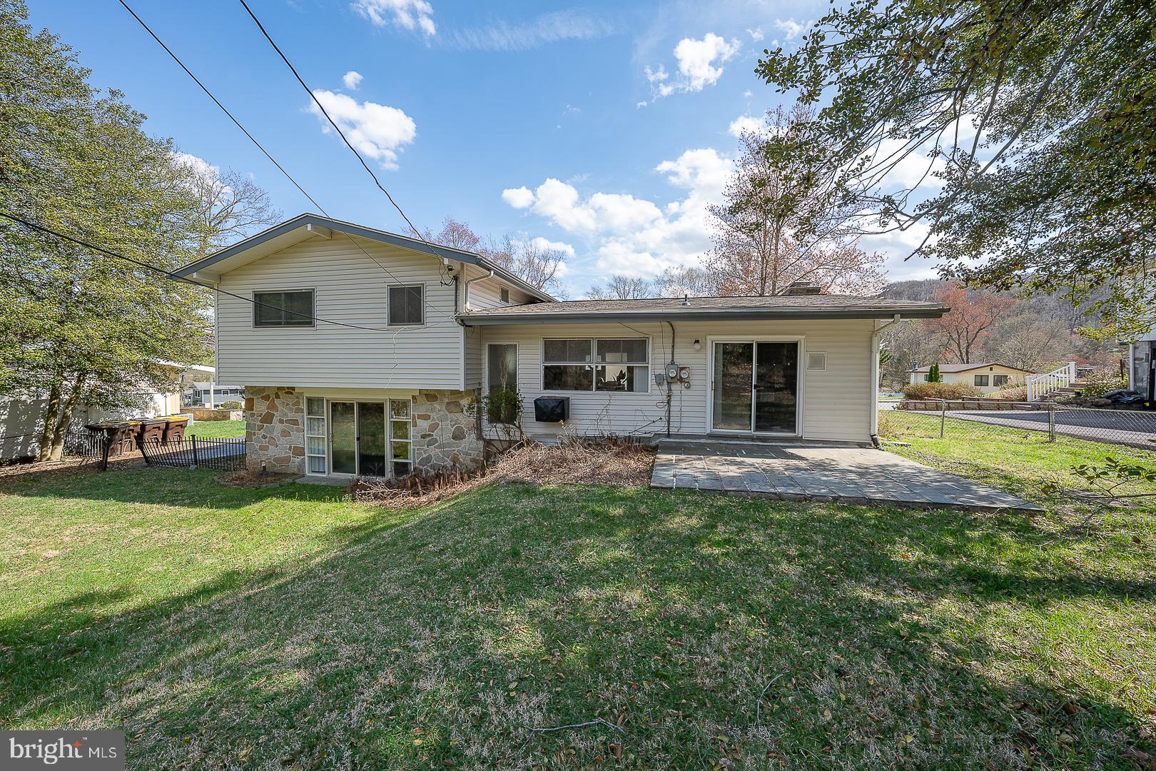 EXECUTIVE ESTATES - Residential