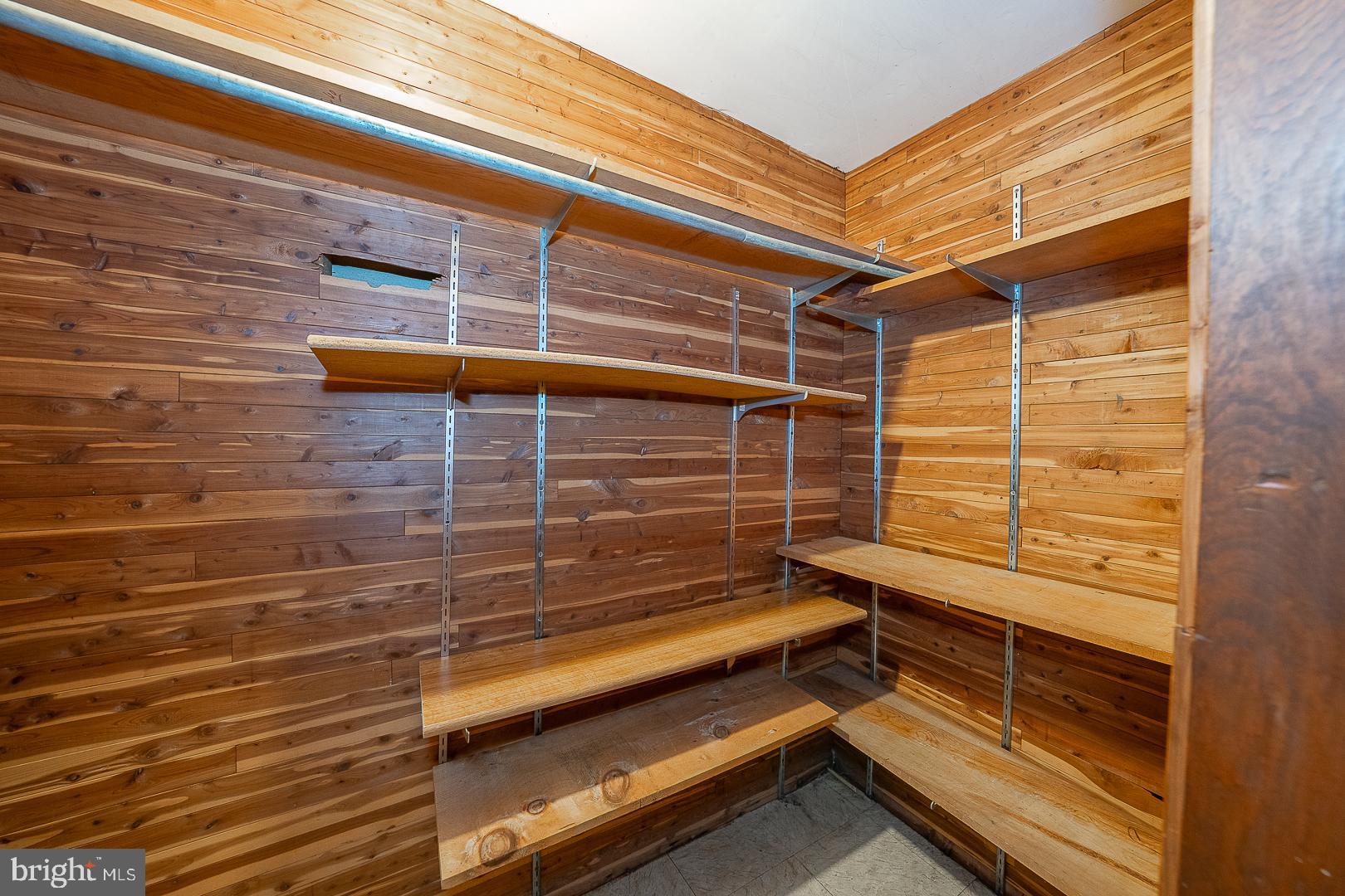 EXECUTIVE ESTATES - Residential