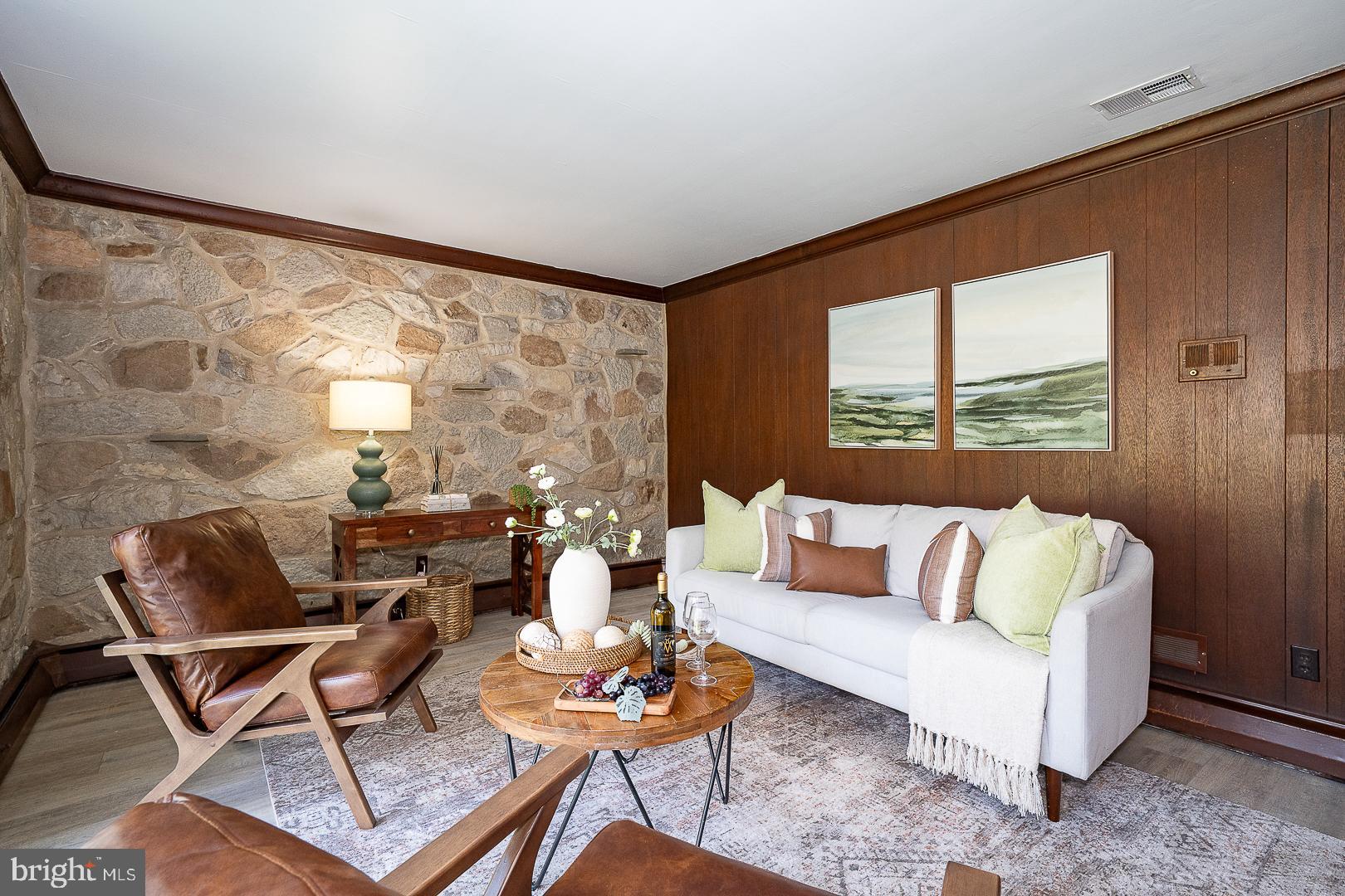 EXECUTIVE ESTATES - Residential