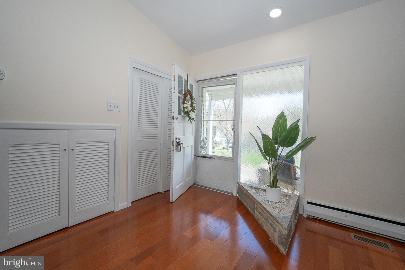 EXECUTIVE ESTATES - Residential