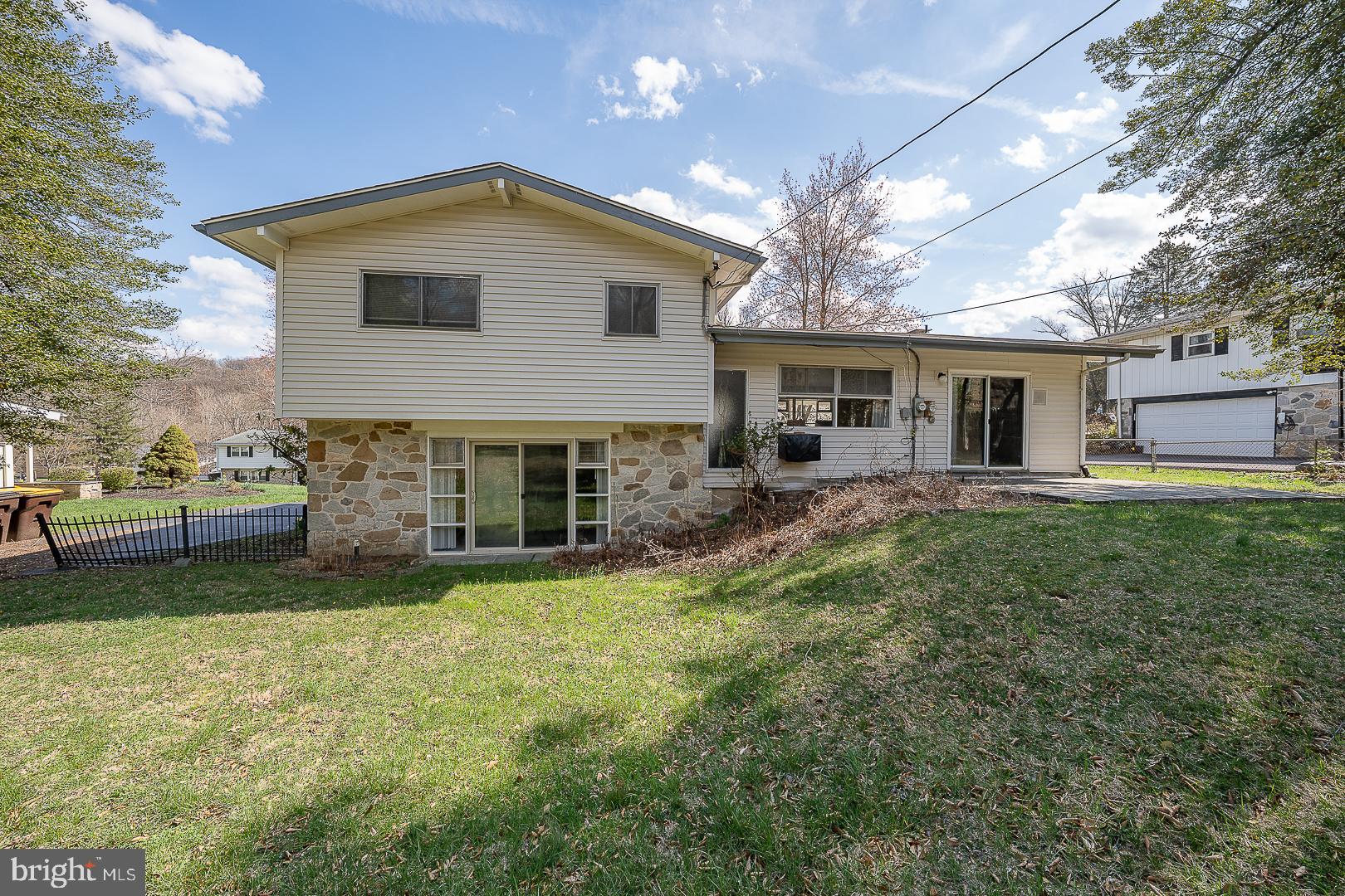 EXECUTIVE ESTATES - Residential