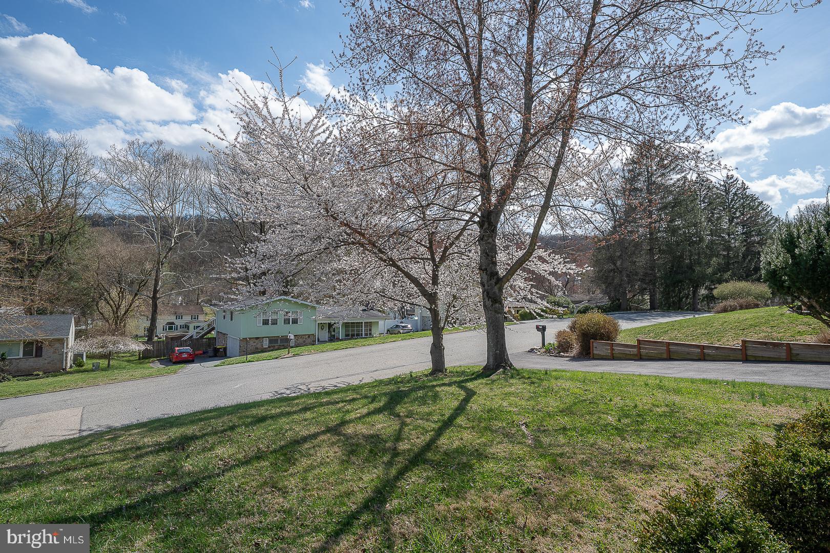 EXECUTIVE ESTATES - Residential