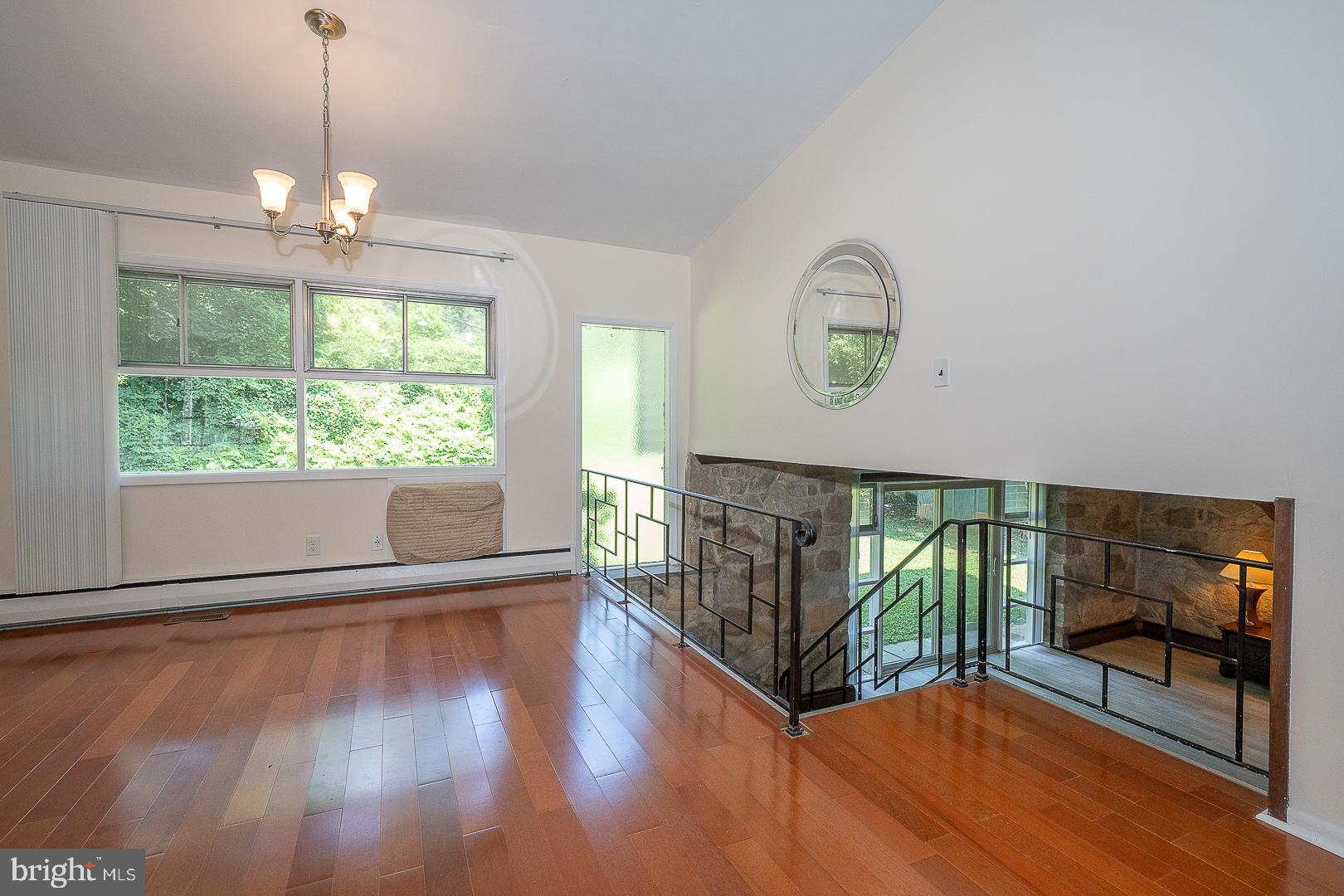 EXECUTIVE ESTATES - Residential