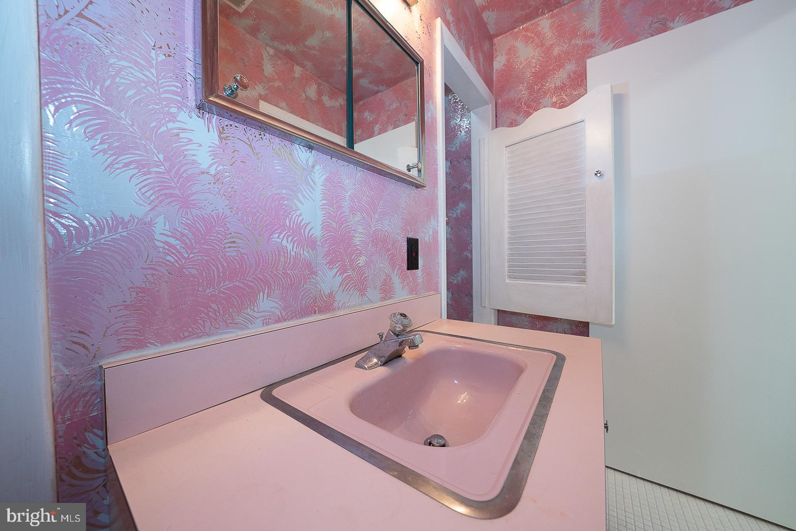 EXECUTIVE ESTATES - Residential