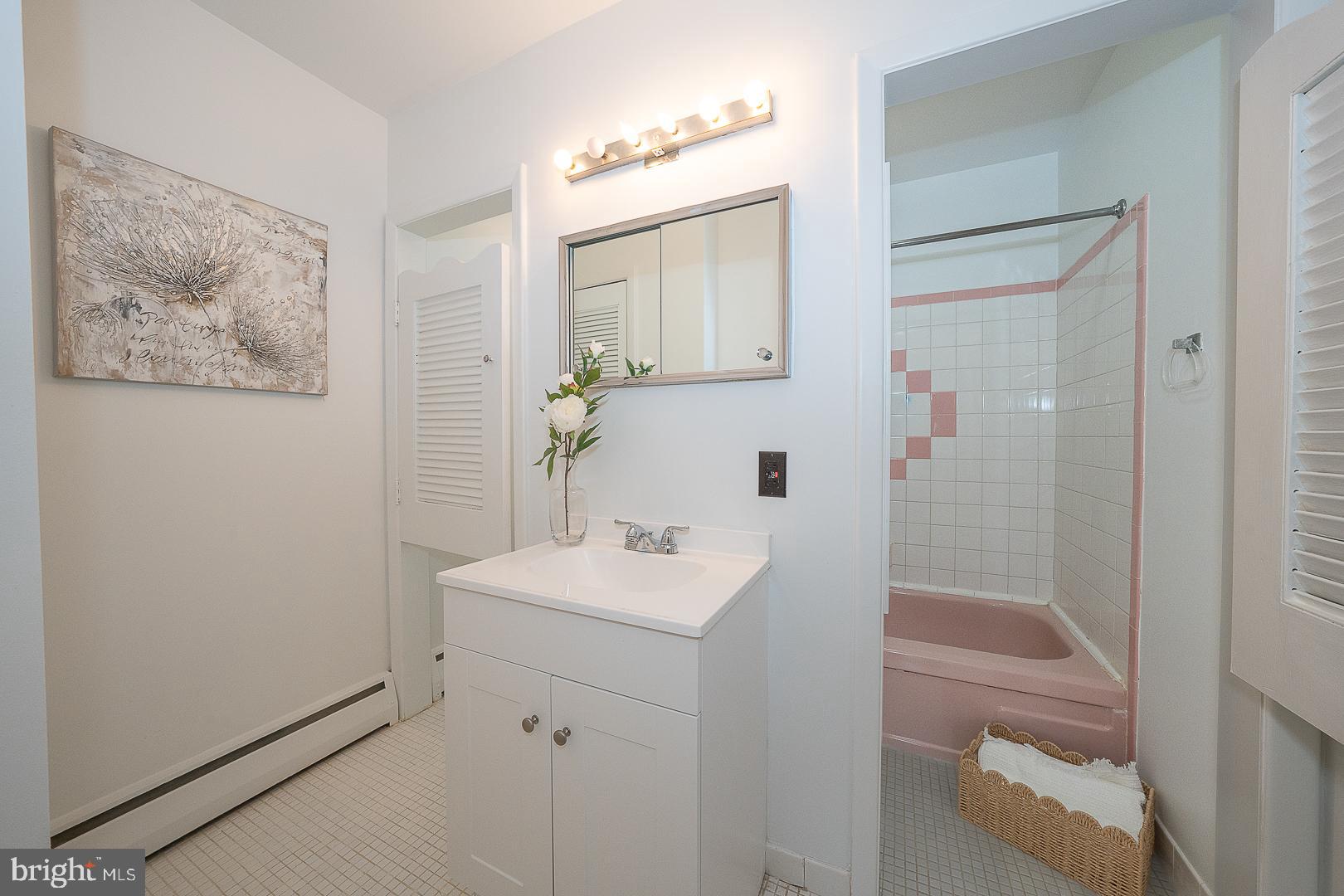 EXECUTIVE ESTATES - Residential