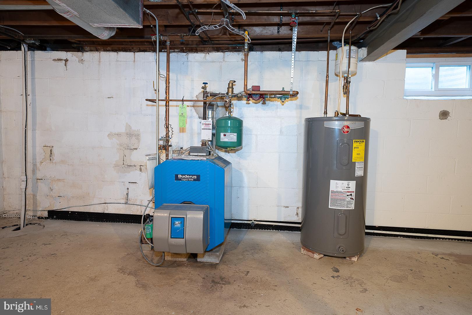 EXECUTIVE ESTATES - Residential