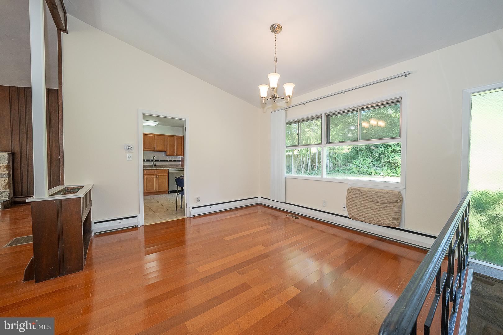 EXECUTIVE ESTATES - Residential