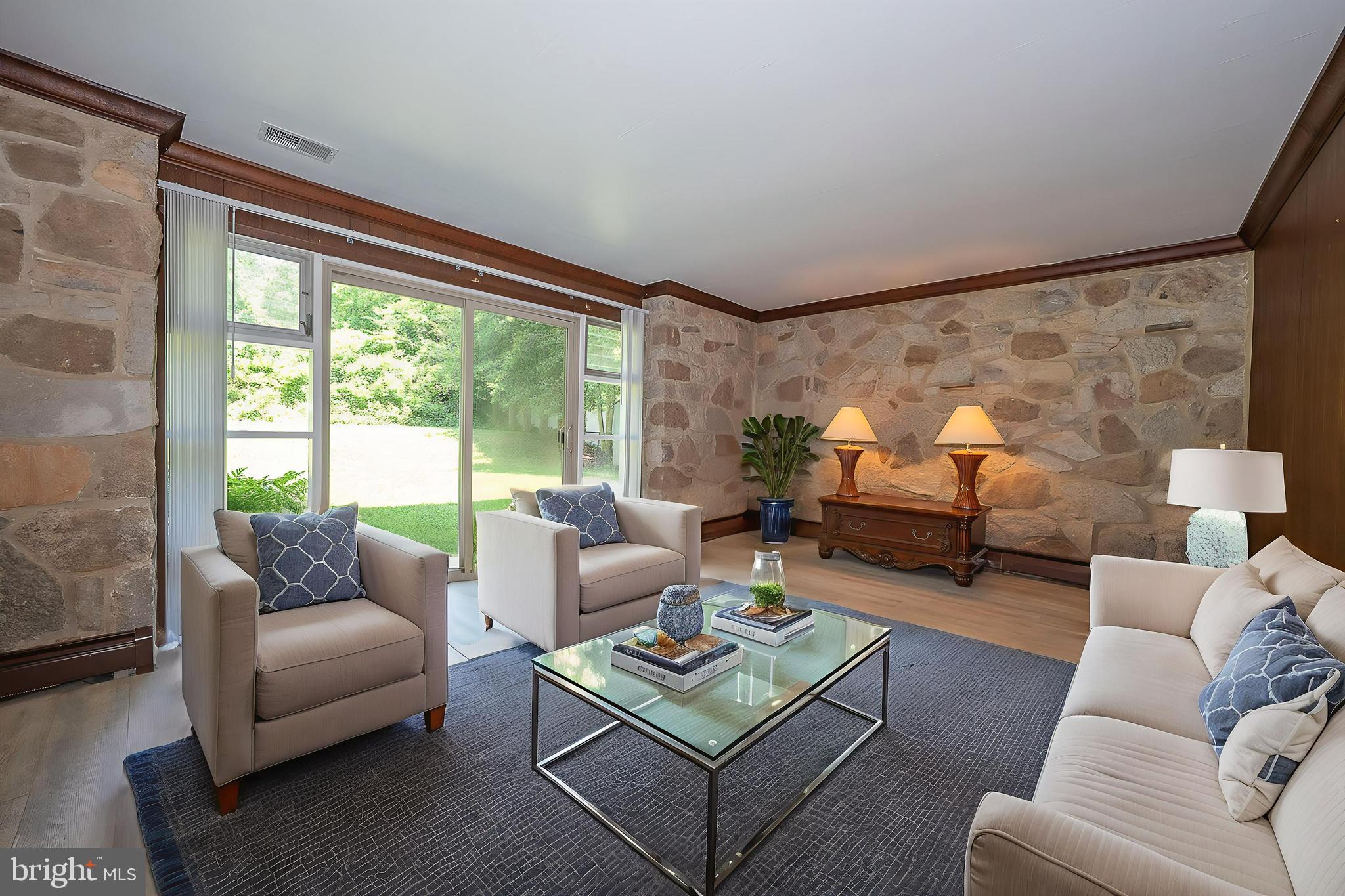 EXECUTIVE ESTATES - Residential