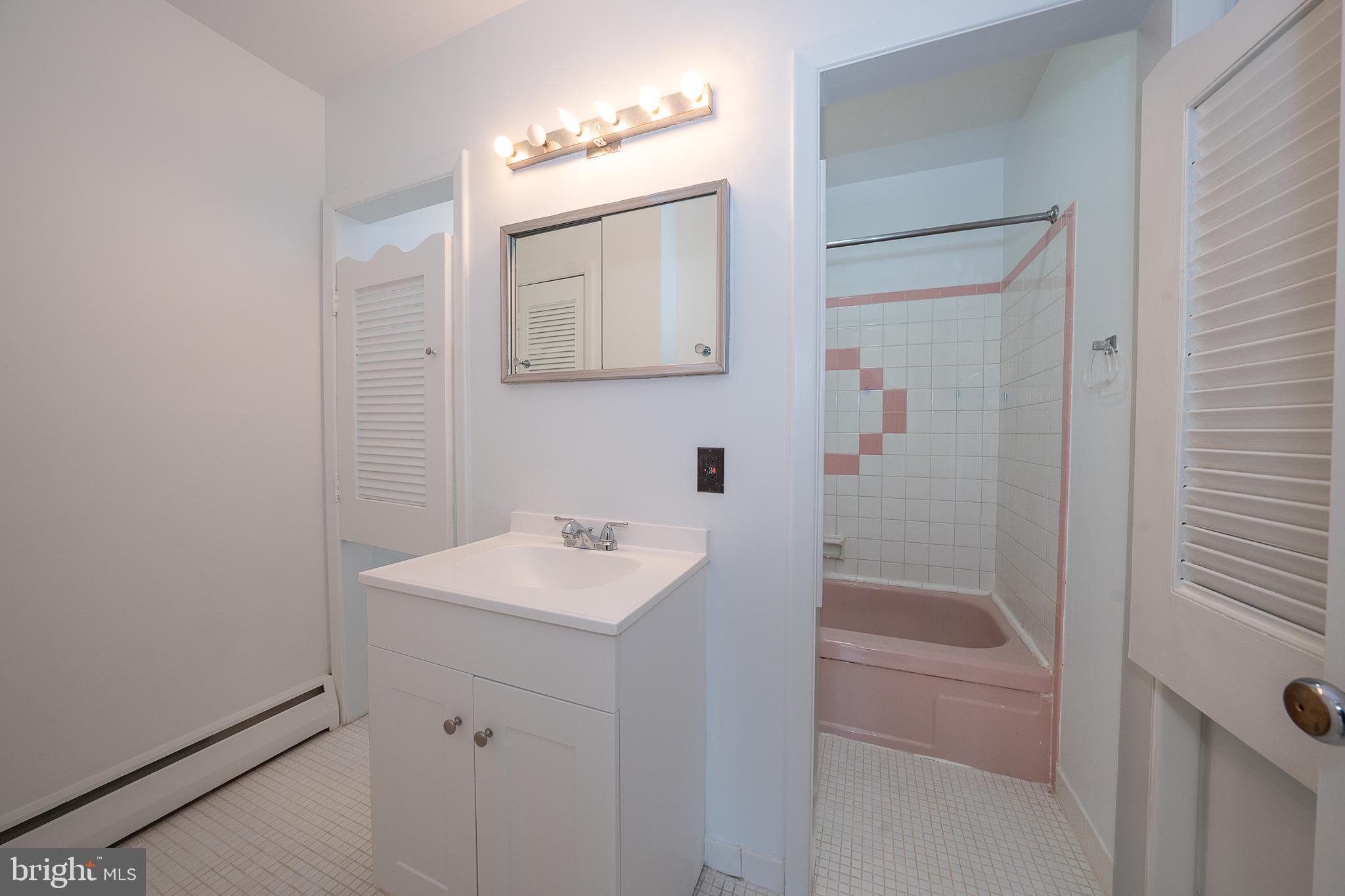 EXECUTIVE ESTATES - Residential