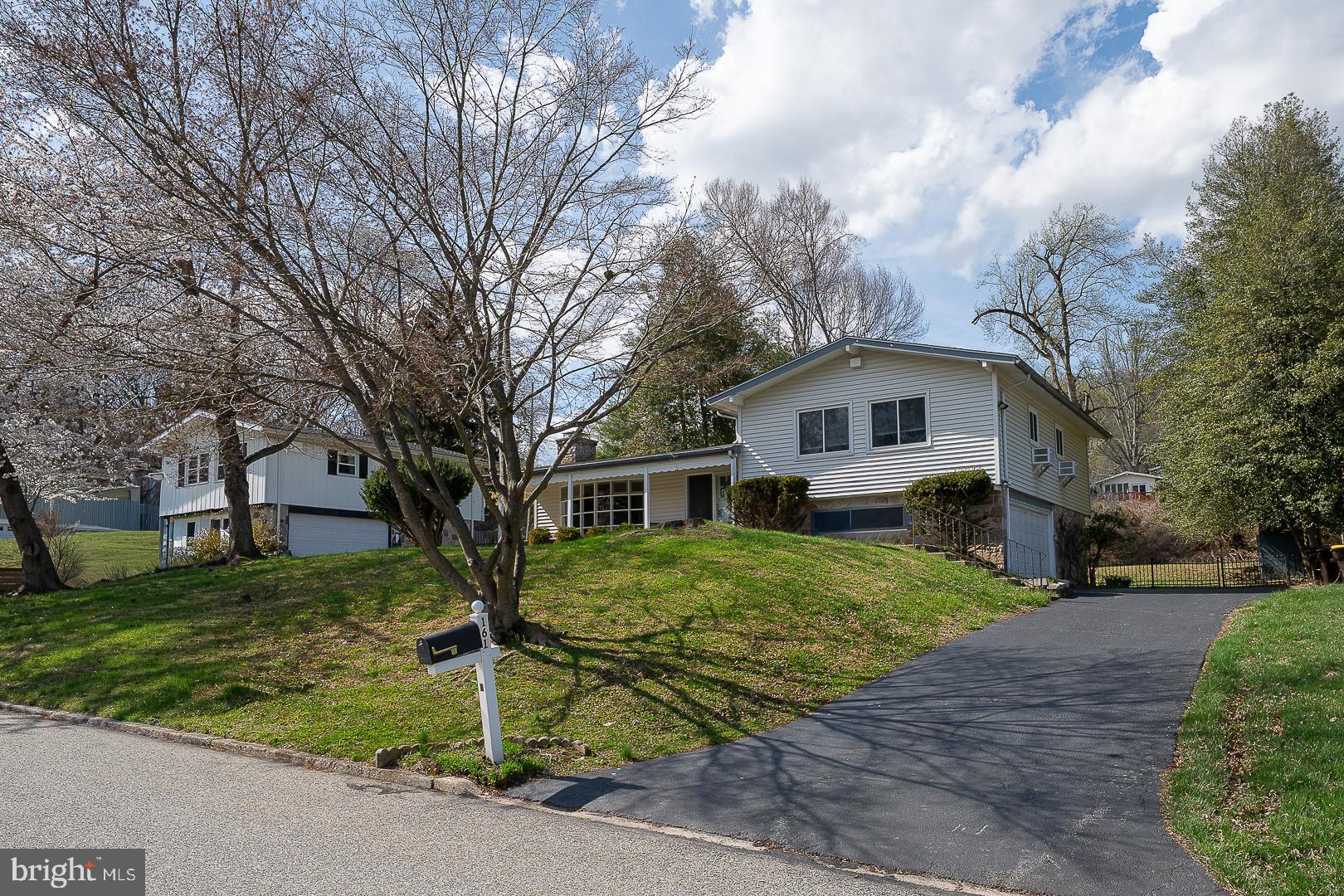 EXECUTIVE ESTATES - Residential