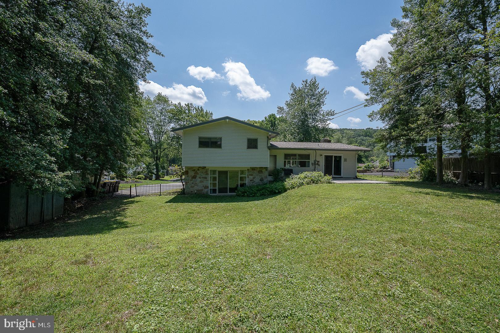 EXECUTIVE ESTATES - Residential