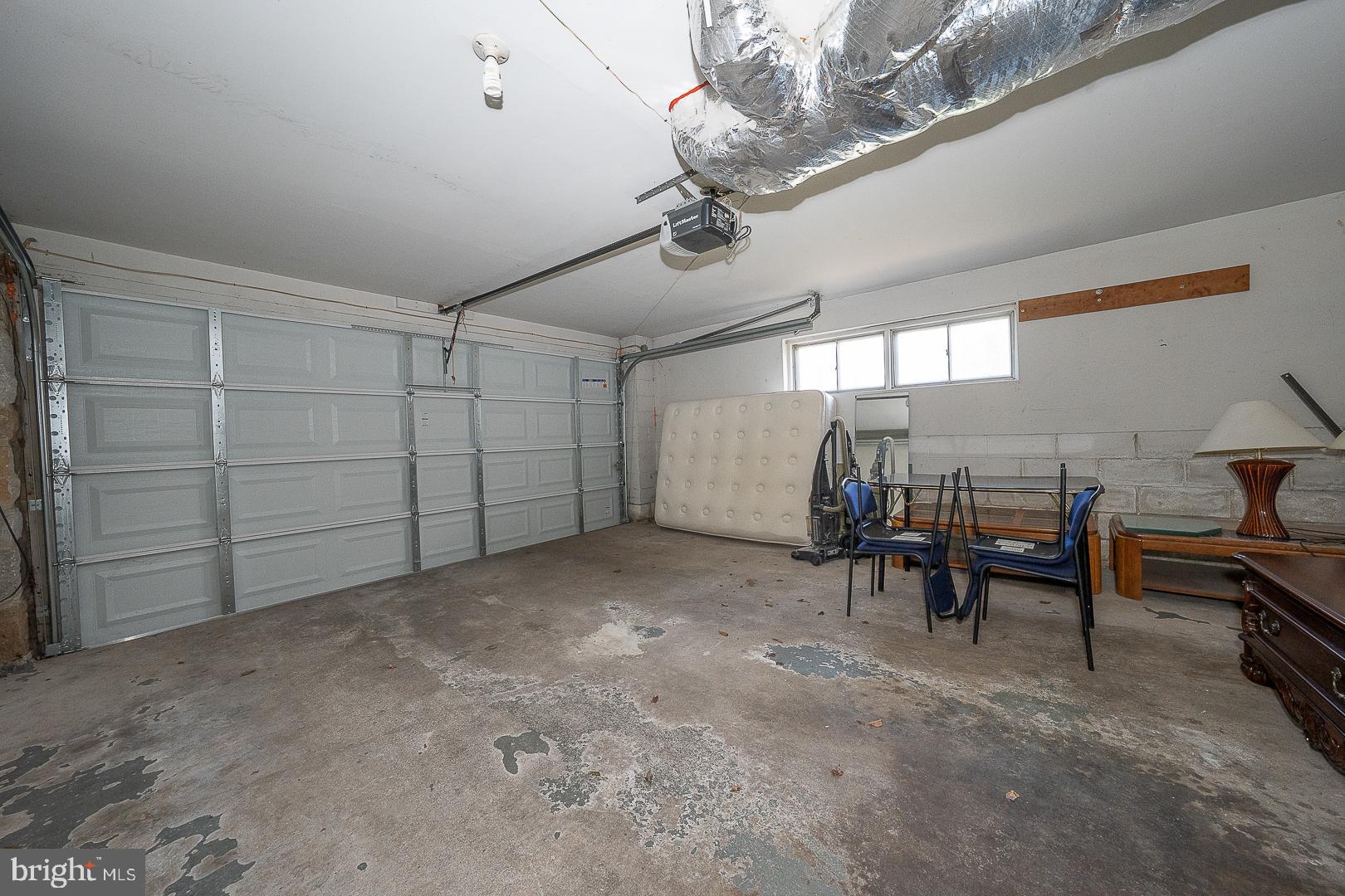 EXECUTIVE ESTATES - Residential