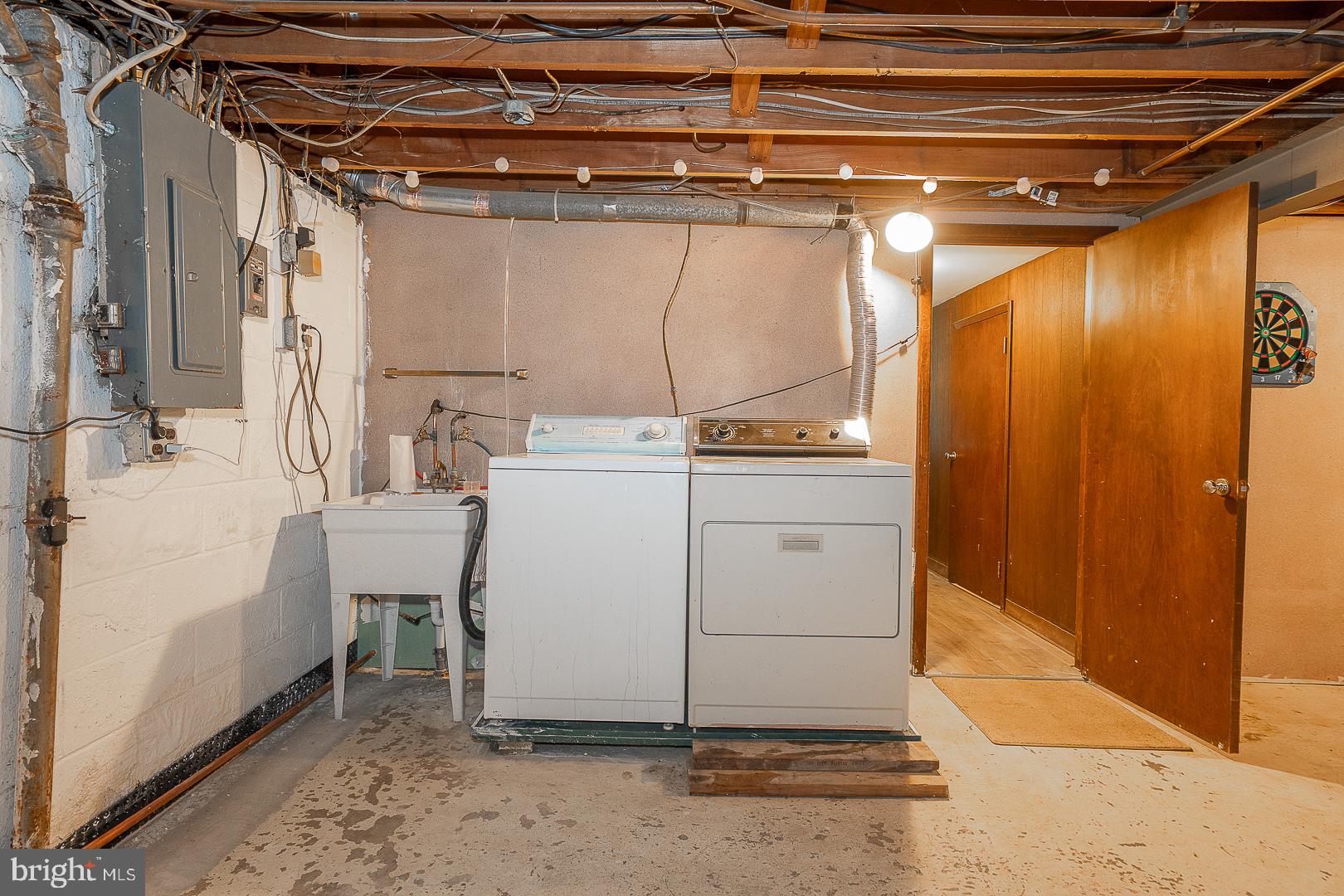 EXECUTIVE ESTATES - Residential