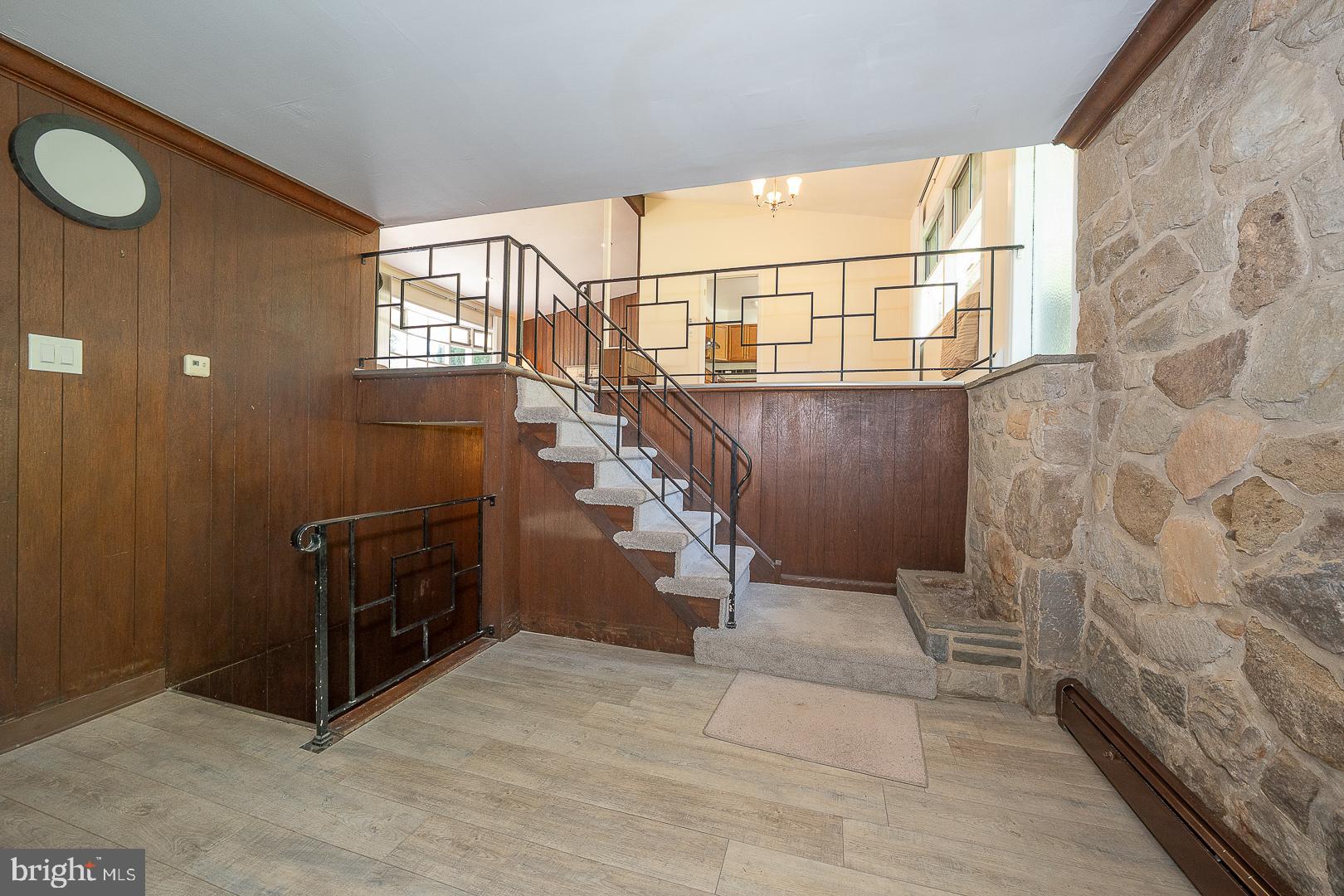 EXECUTIVE ESTATES - Residential