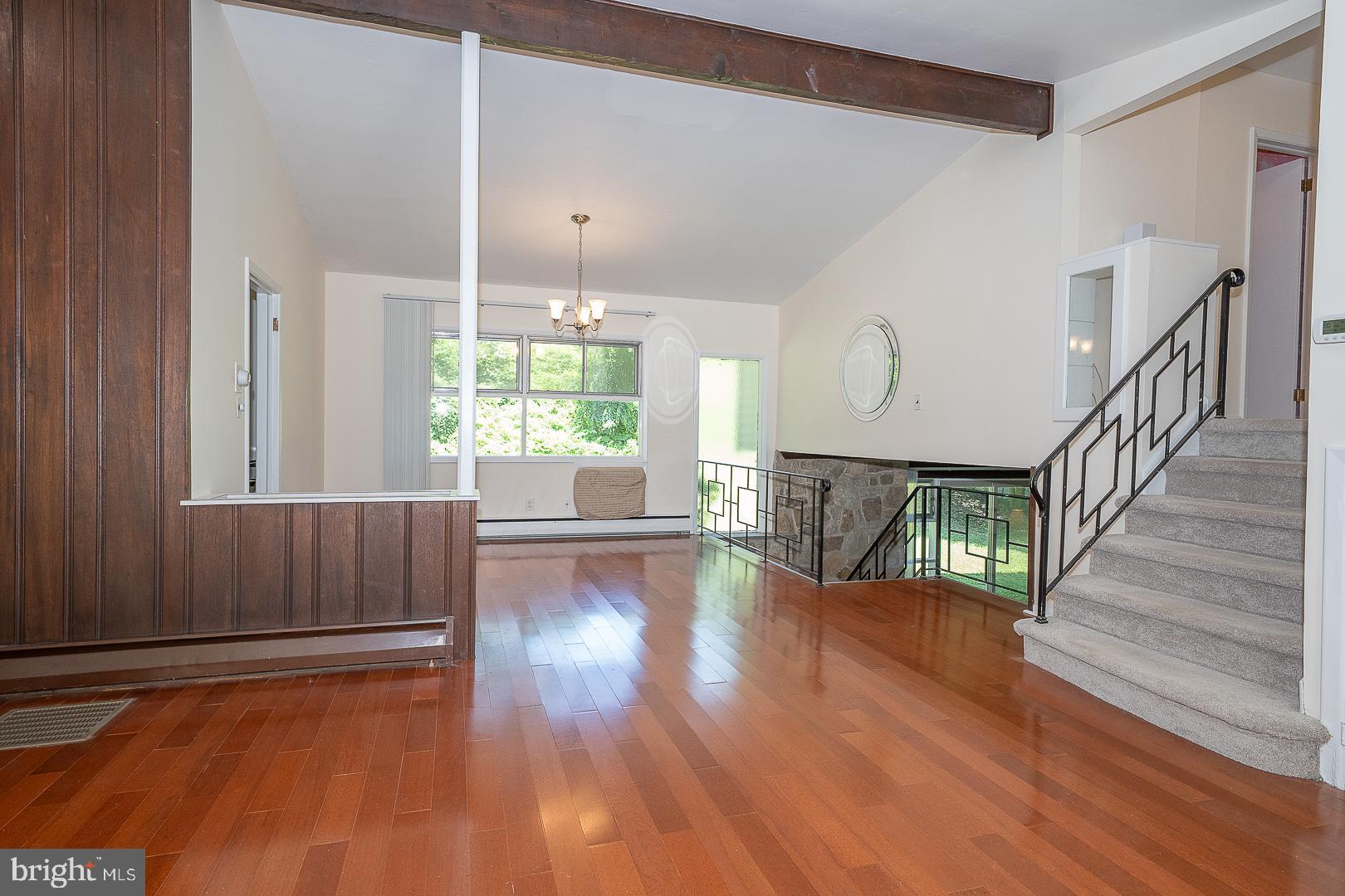 EXECUTIVE ESTATES - Residential