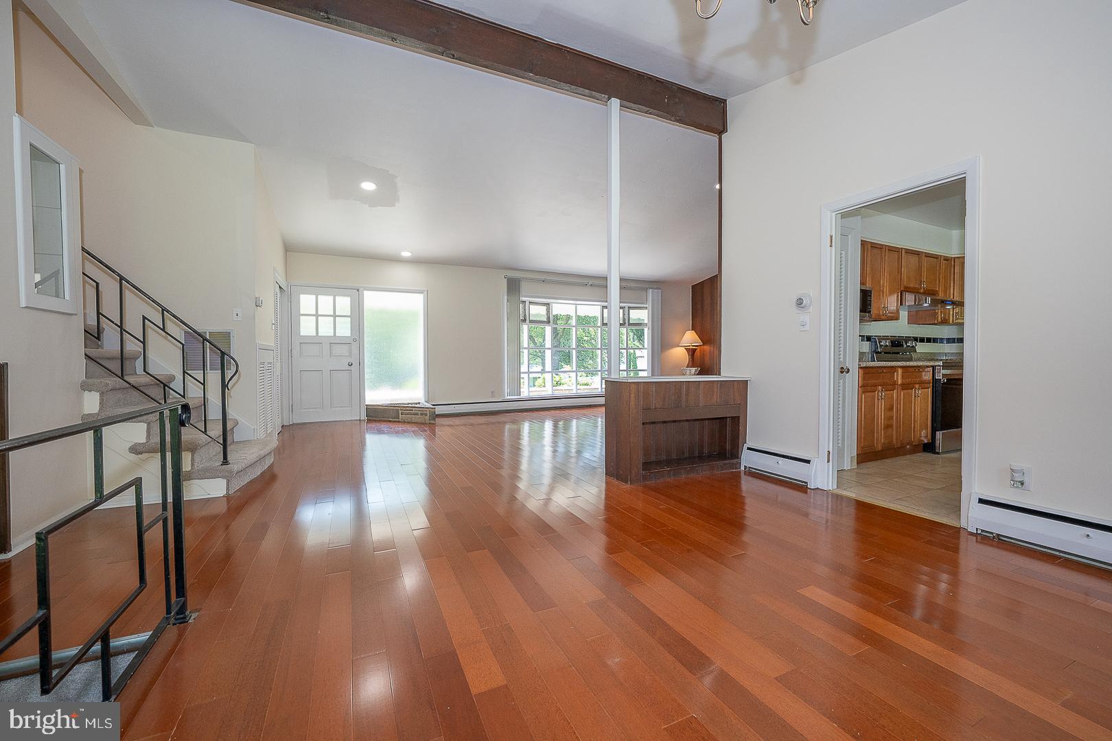 EXECUTIVE ESTATES - Residential