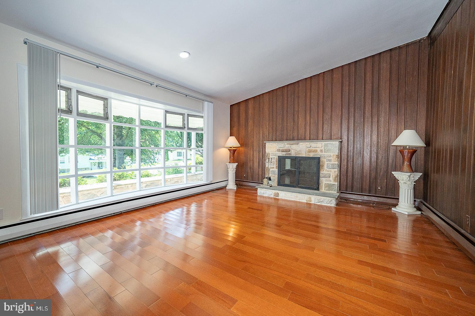 EXECUTIVE ESTATES - Residential