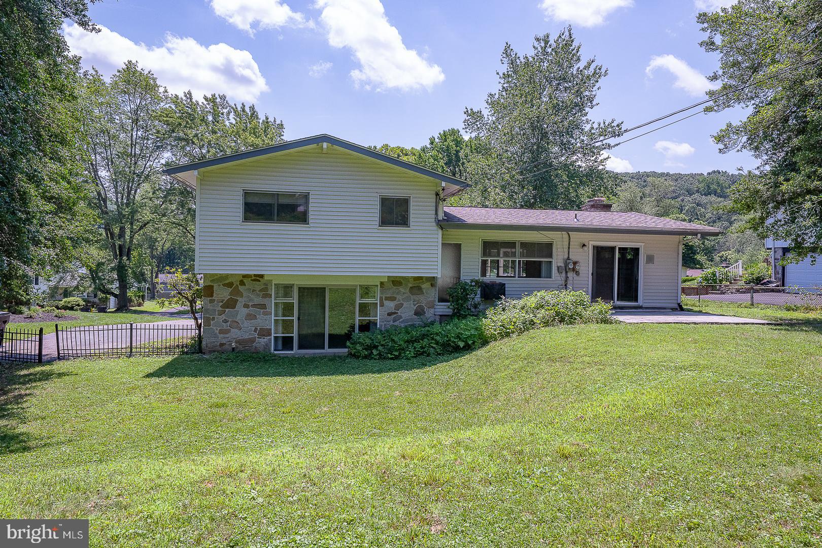 EXECUTIVE ESTATES - Residential