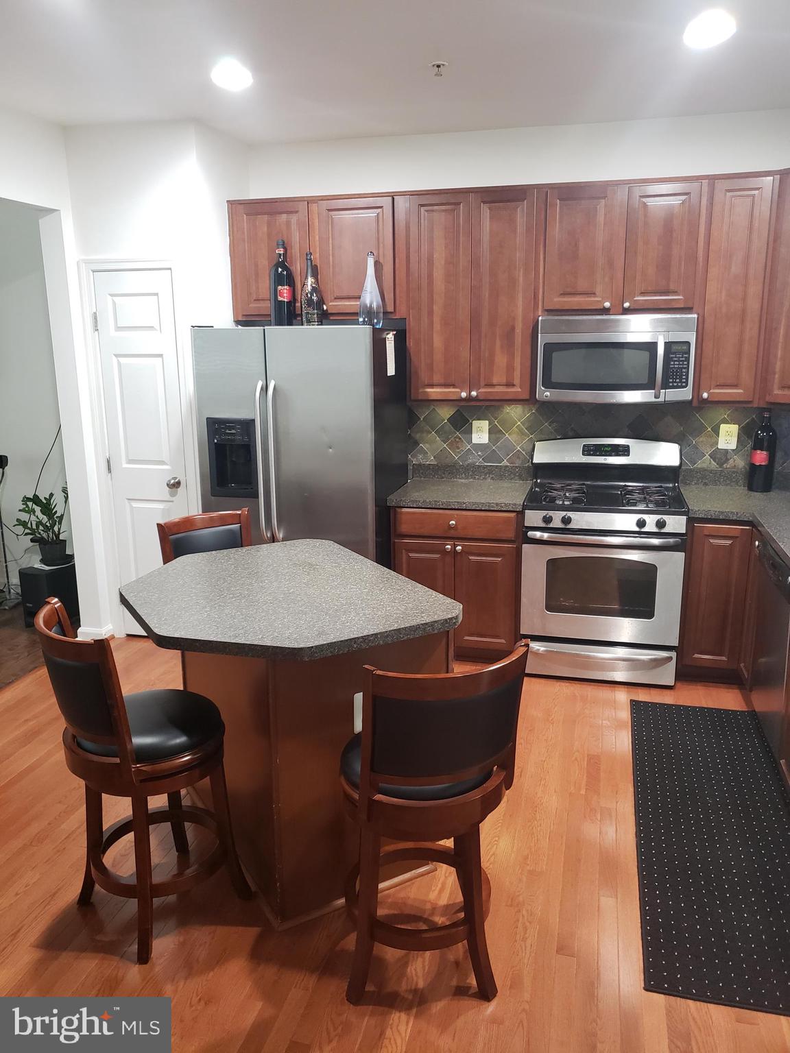 LINCOLN - Residential Lease