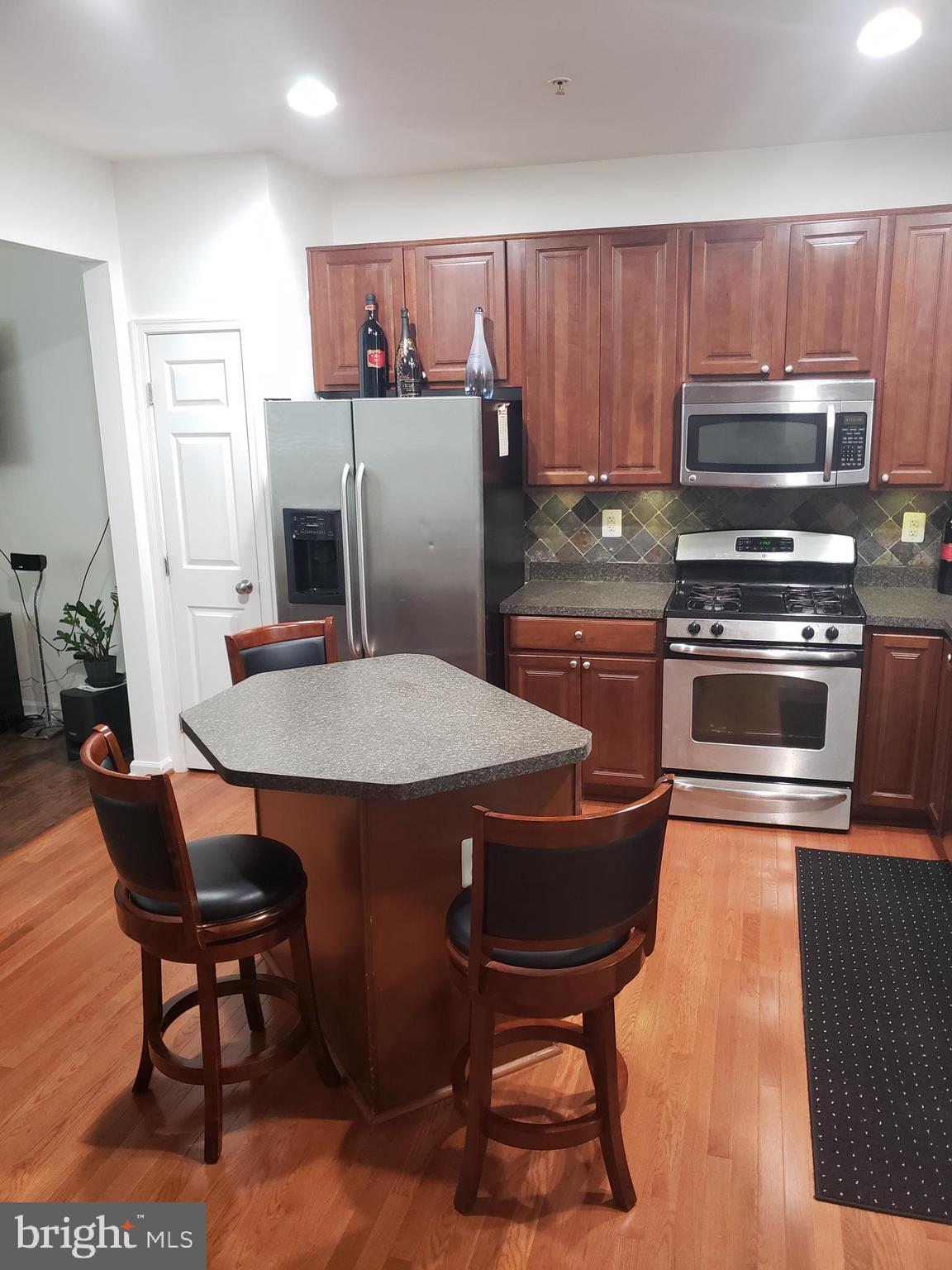 LINCOLN - Residential Lease