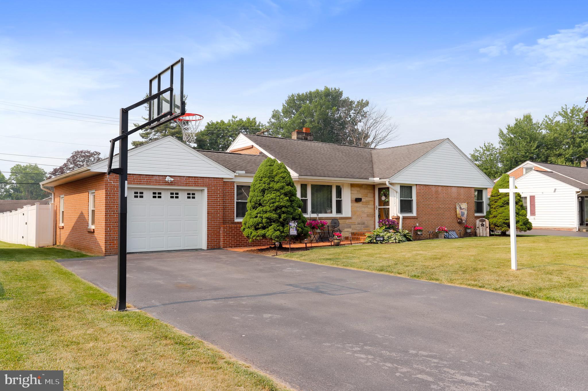 HALFWAY - Residential