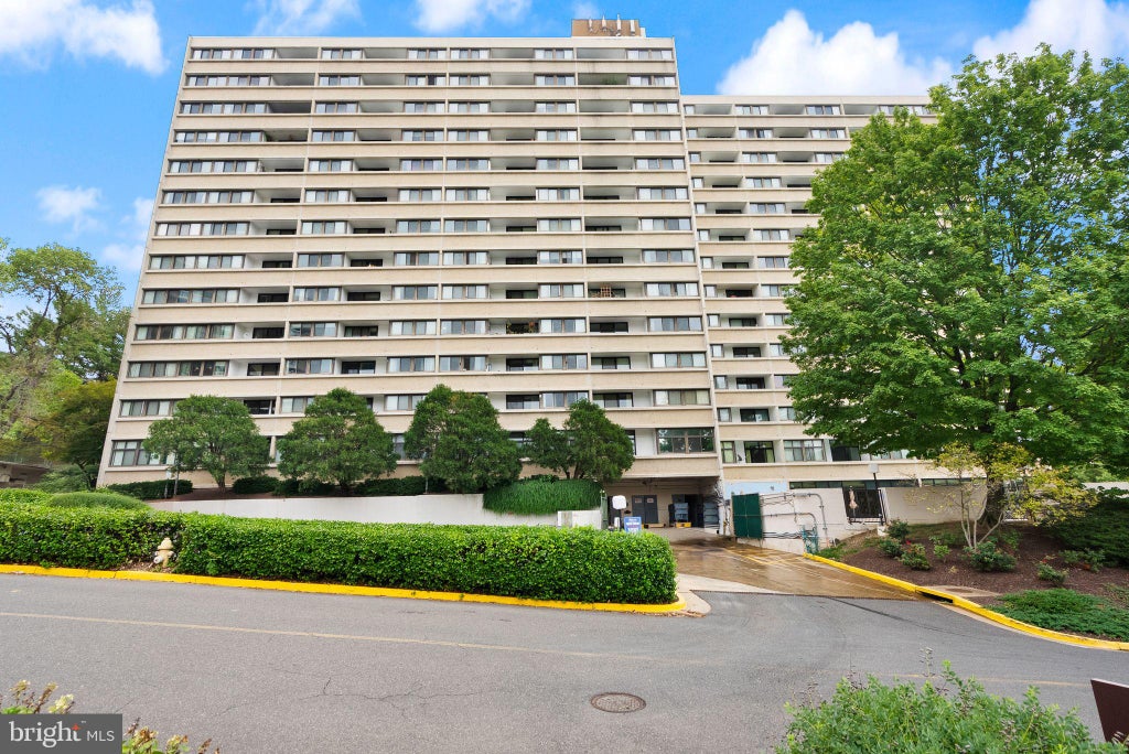 Photo of 5911 Edsall Road #711, ALEXANDRIA, VA 22304 (MLS # VAAX2065132)