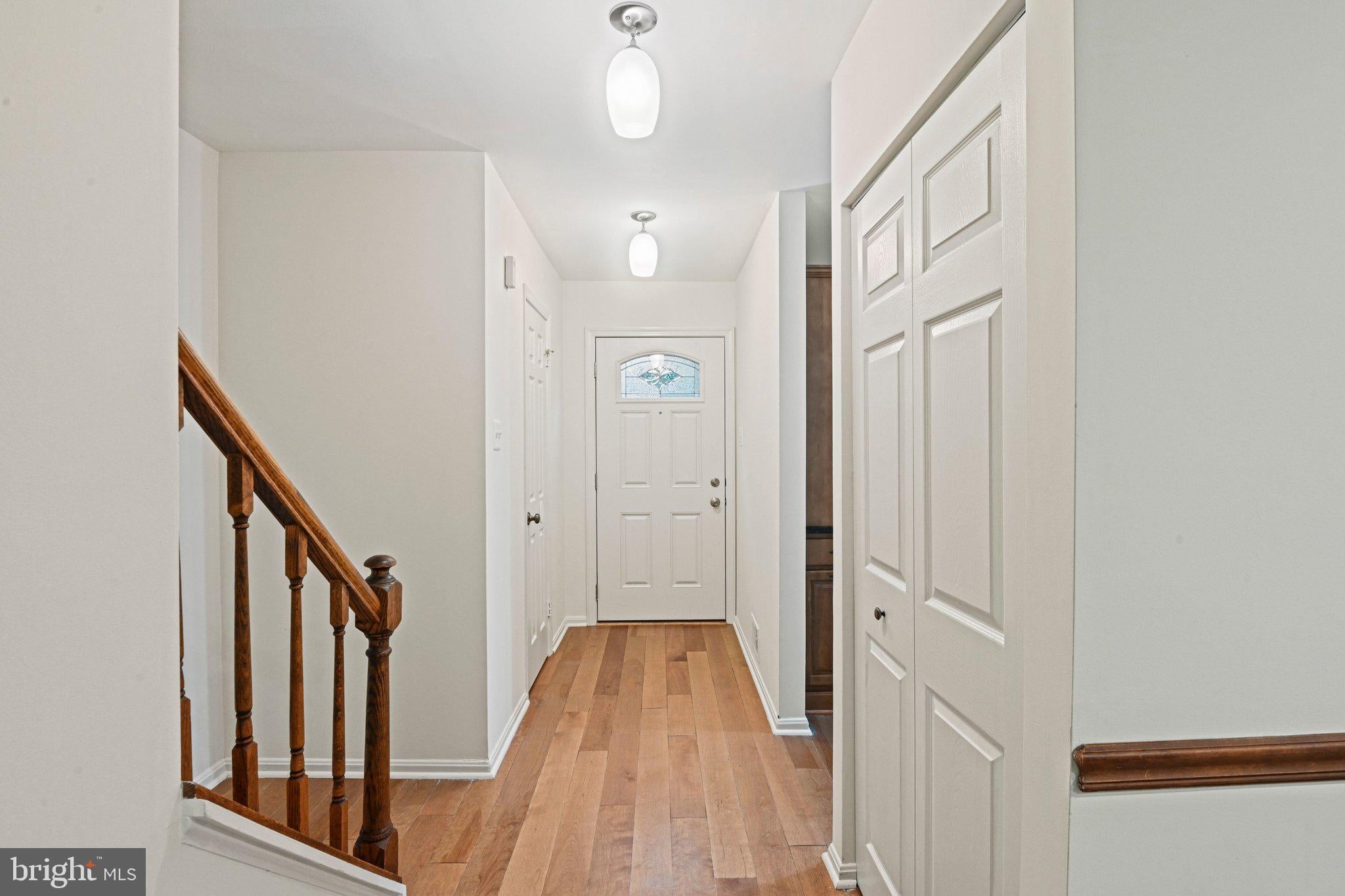 5706 LAKESIDE OAK LANE