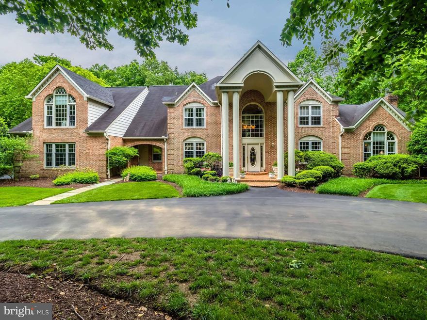 Stunning estate located on a quiet cul de sac in Davidsonville! Home features,5 brs,4 1/2 ba,fully finished basement,formal living and dining rooms,library,great room,butlers pantry,wet bar,gourmet kitchen,spacious deck,extensive landscaping with exceptional outdoor lighting and much,much more. Let the circular driveway bring you to your new home.This is a must see!Contact agent with questions.