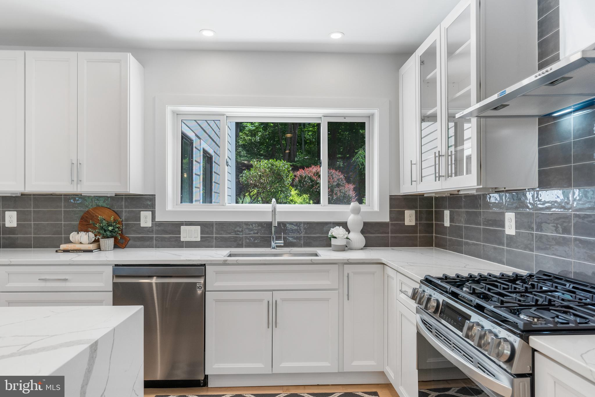 CAVESWOOD - Residential