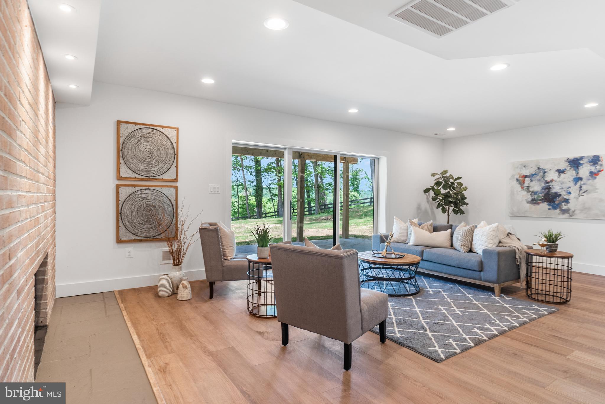 CAVESWOOD - Residential