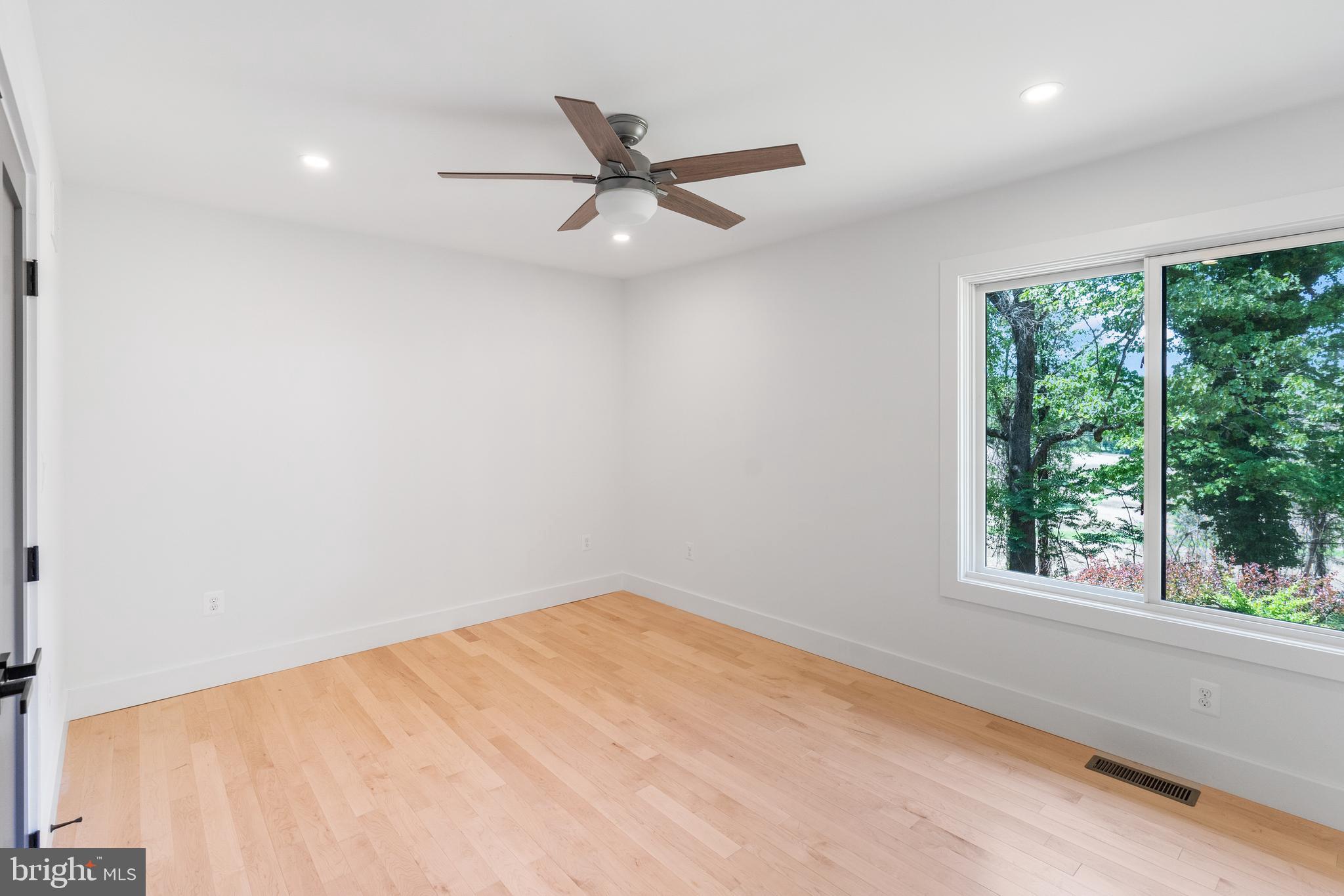 CAVESWOOD - Residential