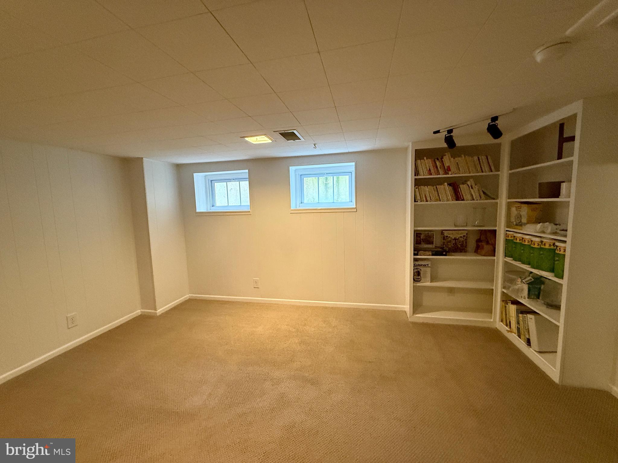 FAIRLINGTON MEADOWS - Residential Lease