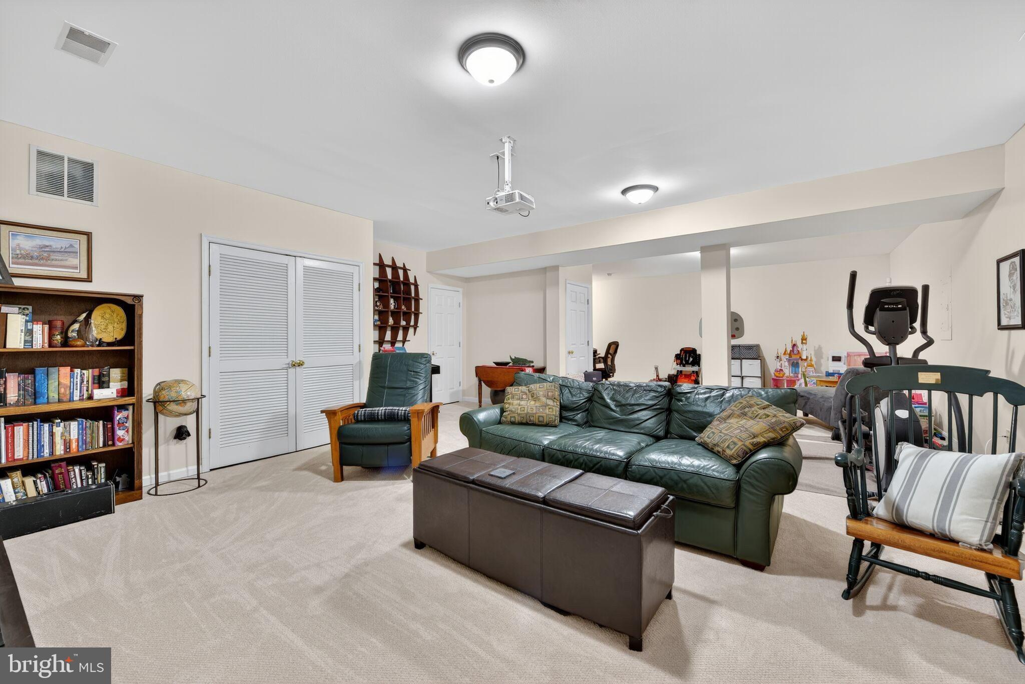 POTOMAC LAKES - Residential