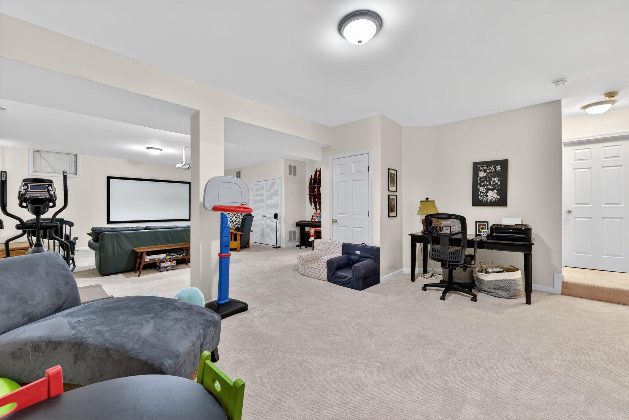 POTOMAC LAKES - Residential